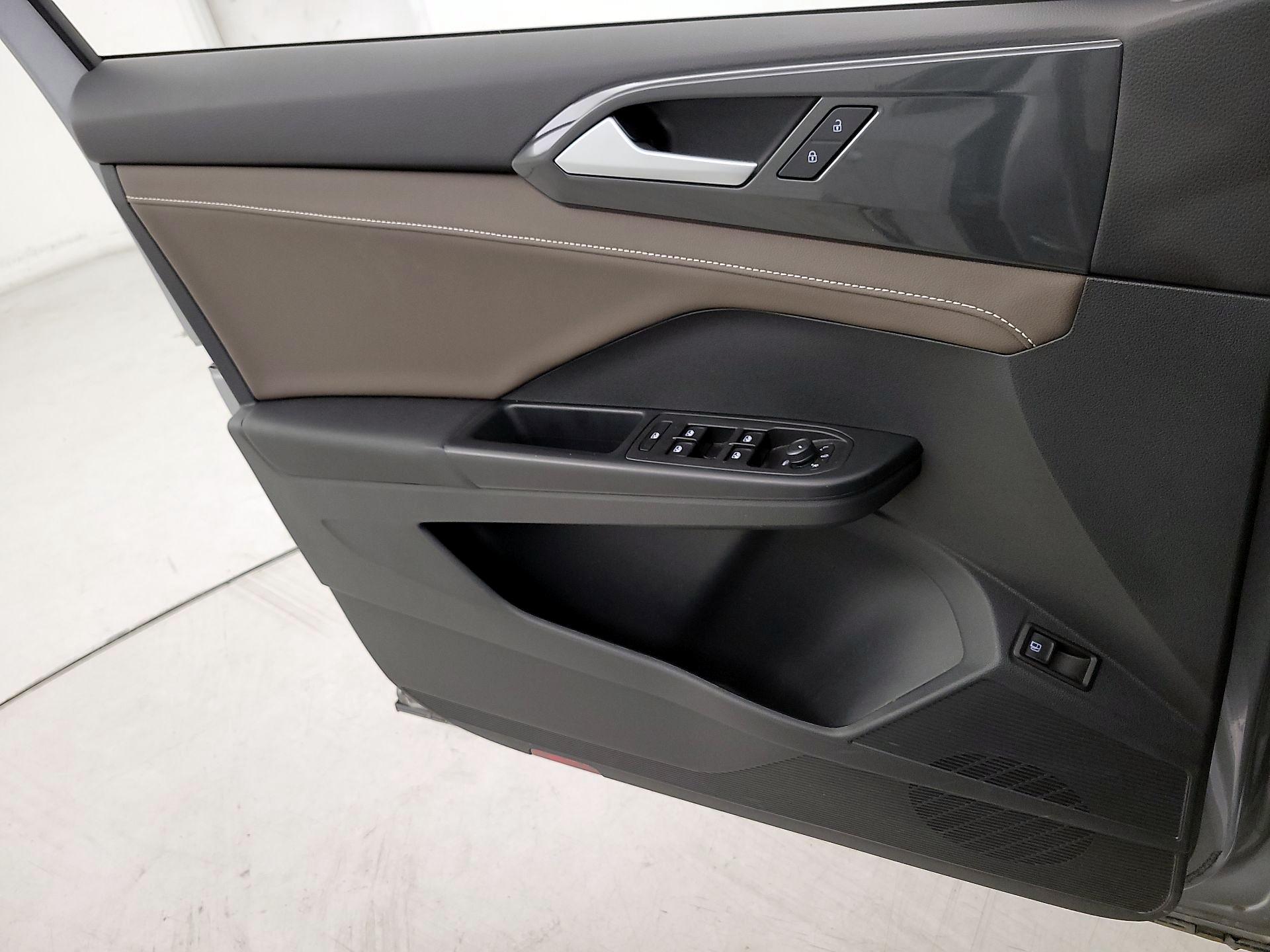 Thumbnail: 2023 Volkswagen Taos - 12