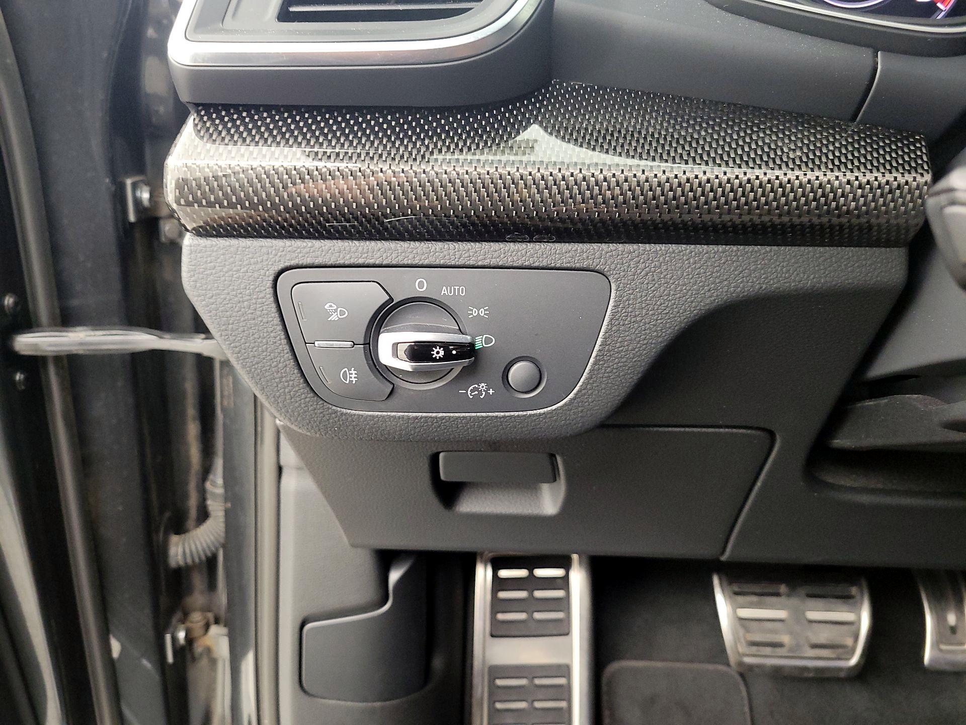 Thumbnail: 2018 Audi SQ5 - 13