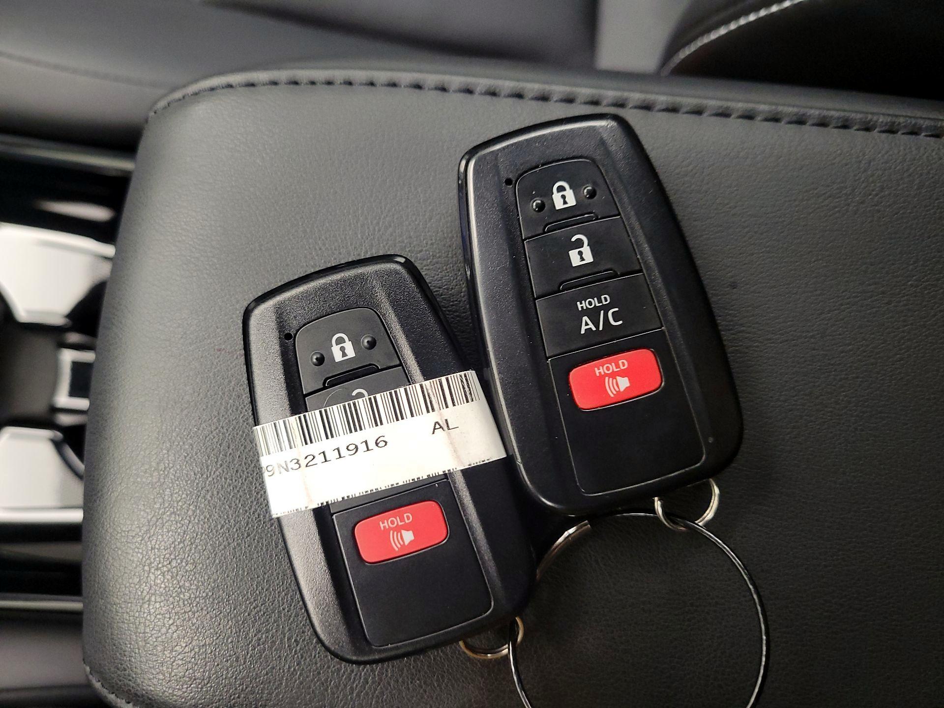 Thumbnail: 2022 Toyota Prius Prime - 18