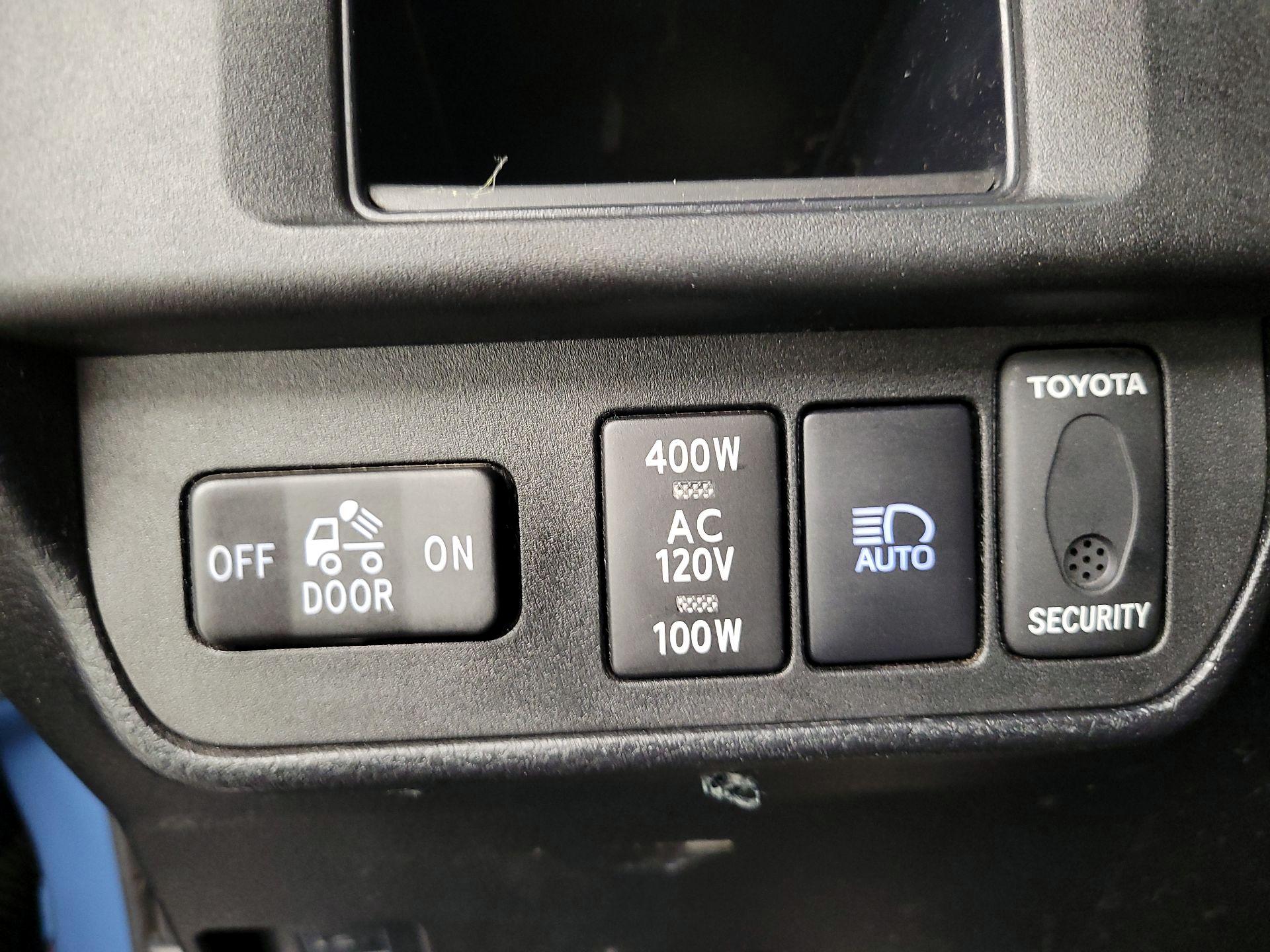 Thumbnail: 2018 Toyota Tacoma - 13