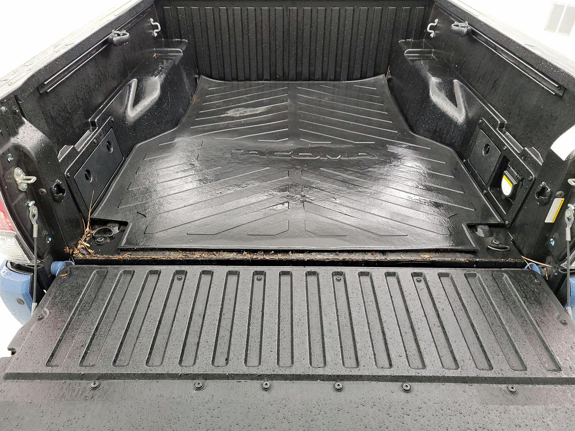 Thumbnail: 2018 Toyota Tacoma - 18