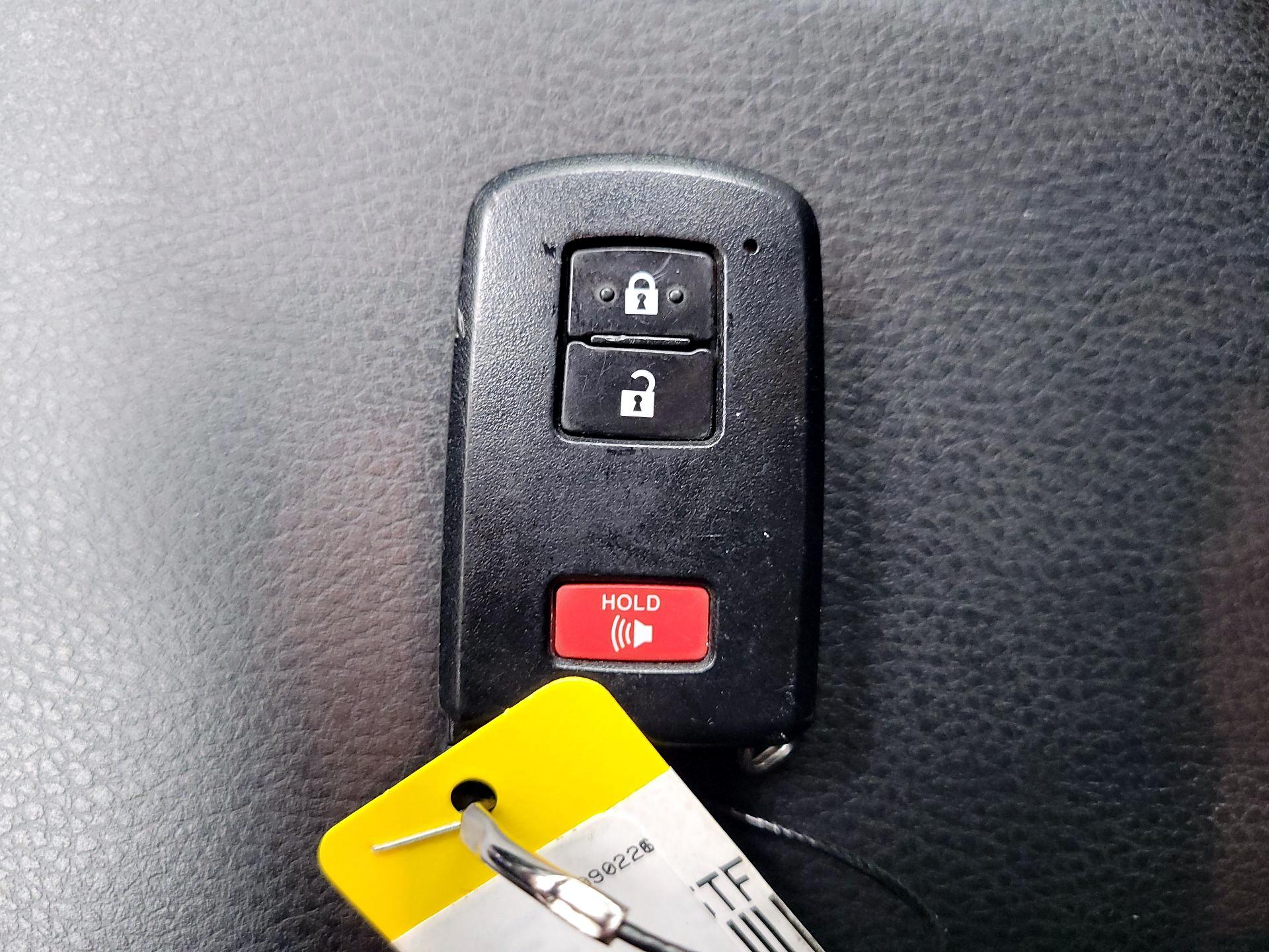 Thumbnail: 2018 Toyota Tacoma - 20