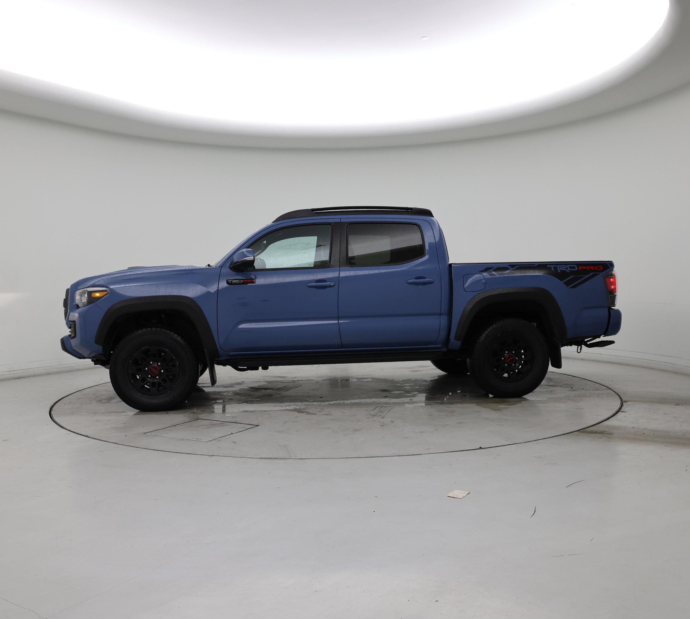 Thumbnail: 2018 Toyota Tacoma - 3