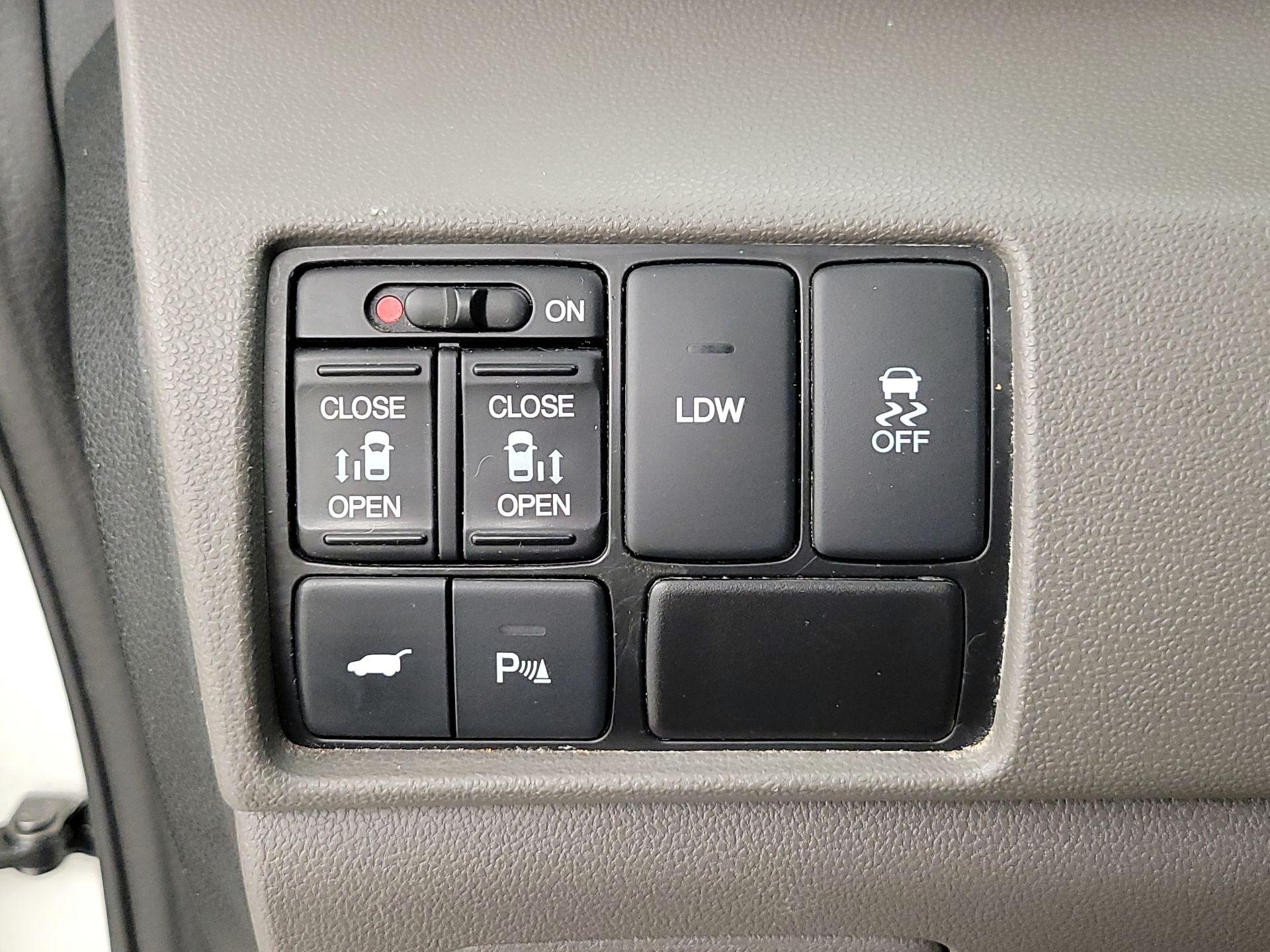 Thumbnail: 2015 Honda Odyssey - 13