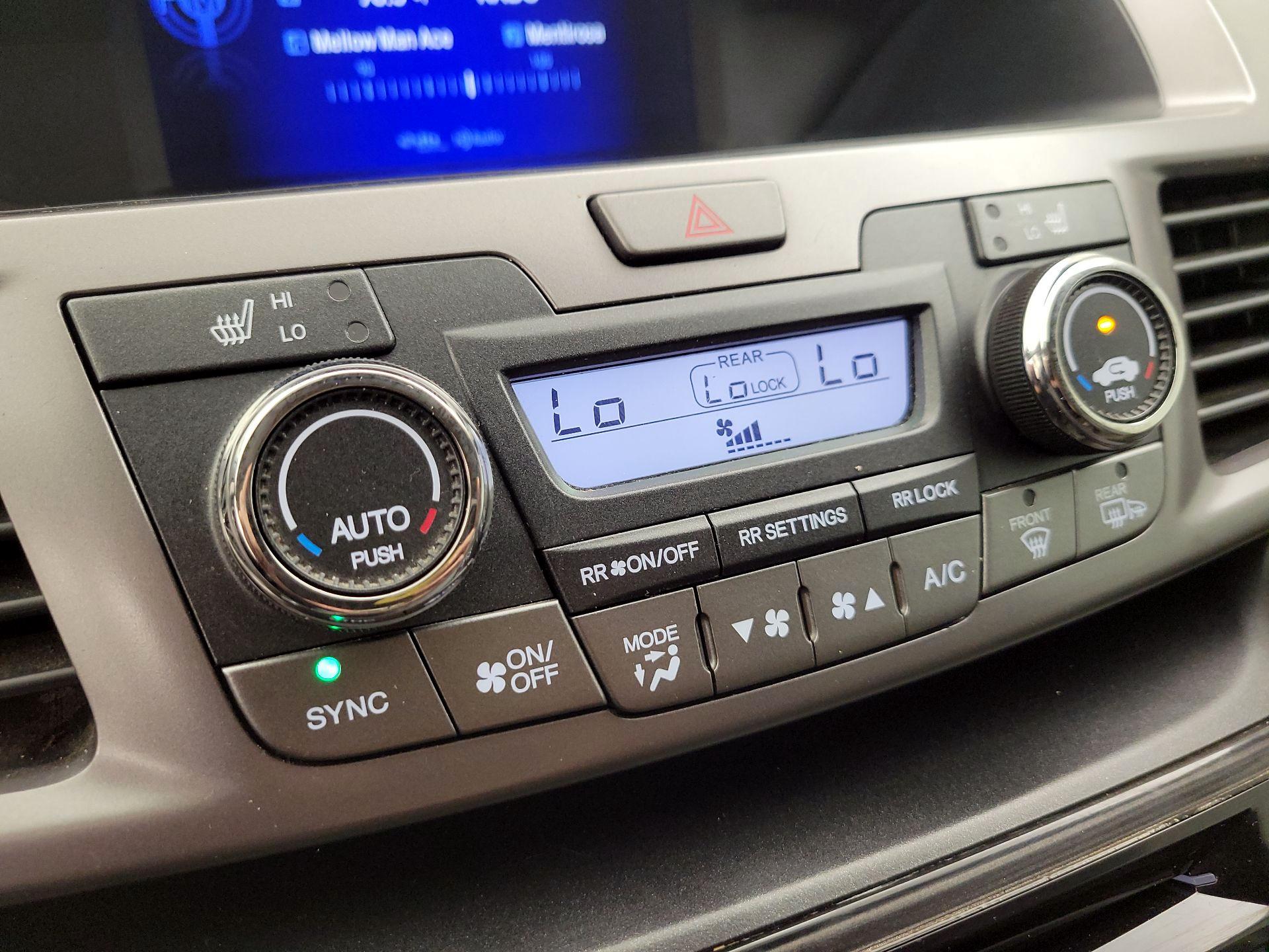 Thumbnail: 2015 Honda Odyssey - 16