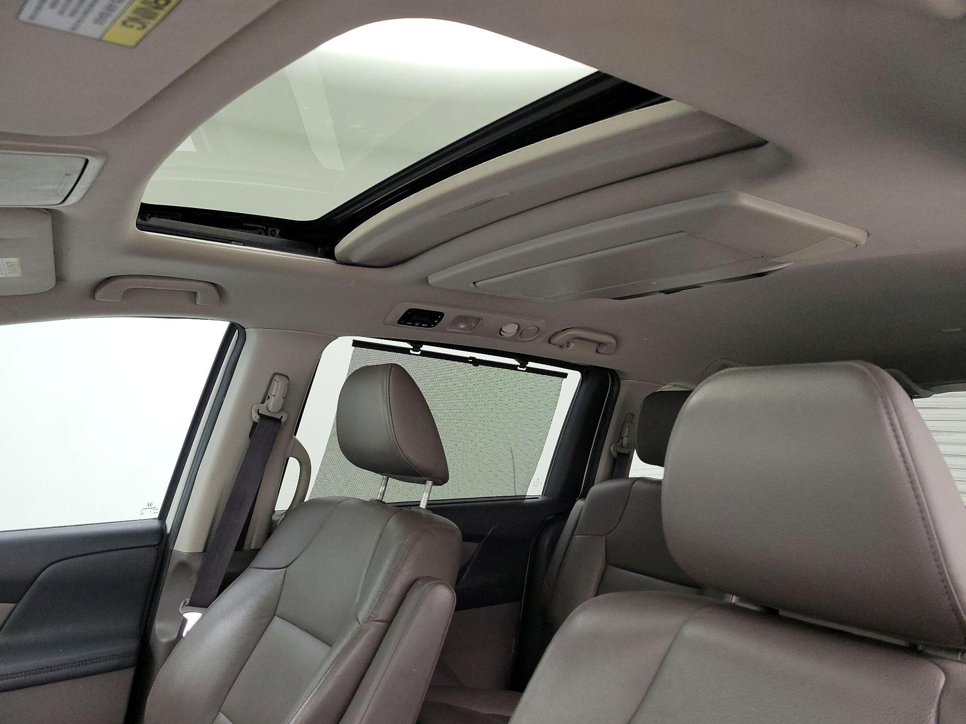 Thumbnail: 2015 Honda Odyssey - 19