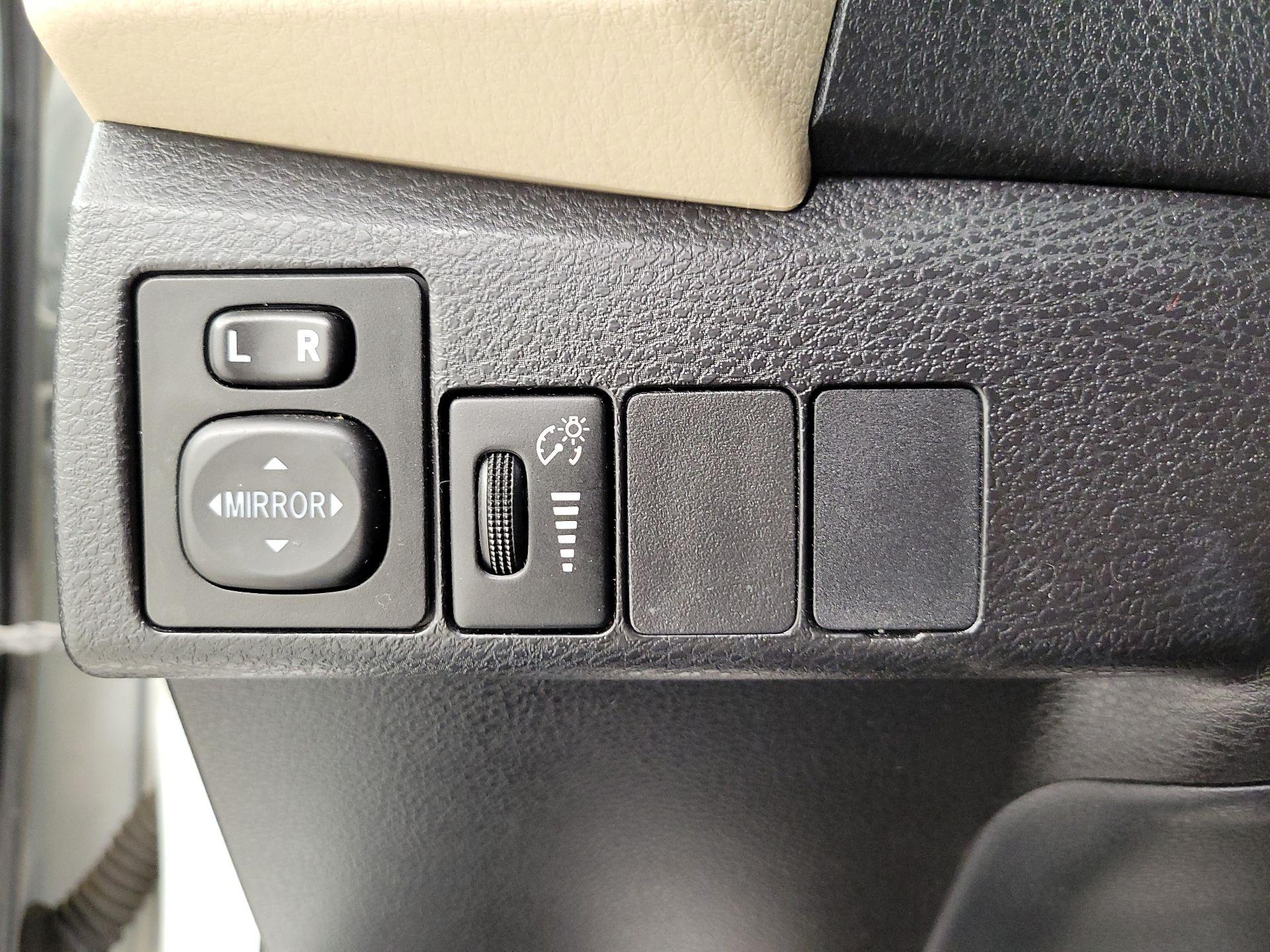 Thumbnail: 2014 Toyota Corolla - 13