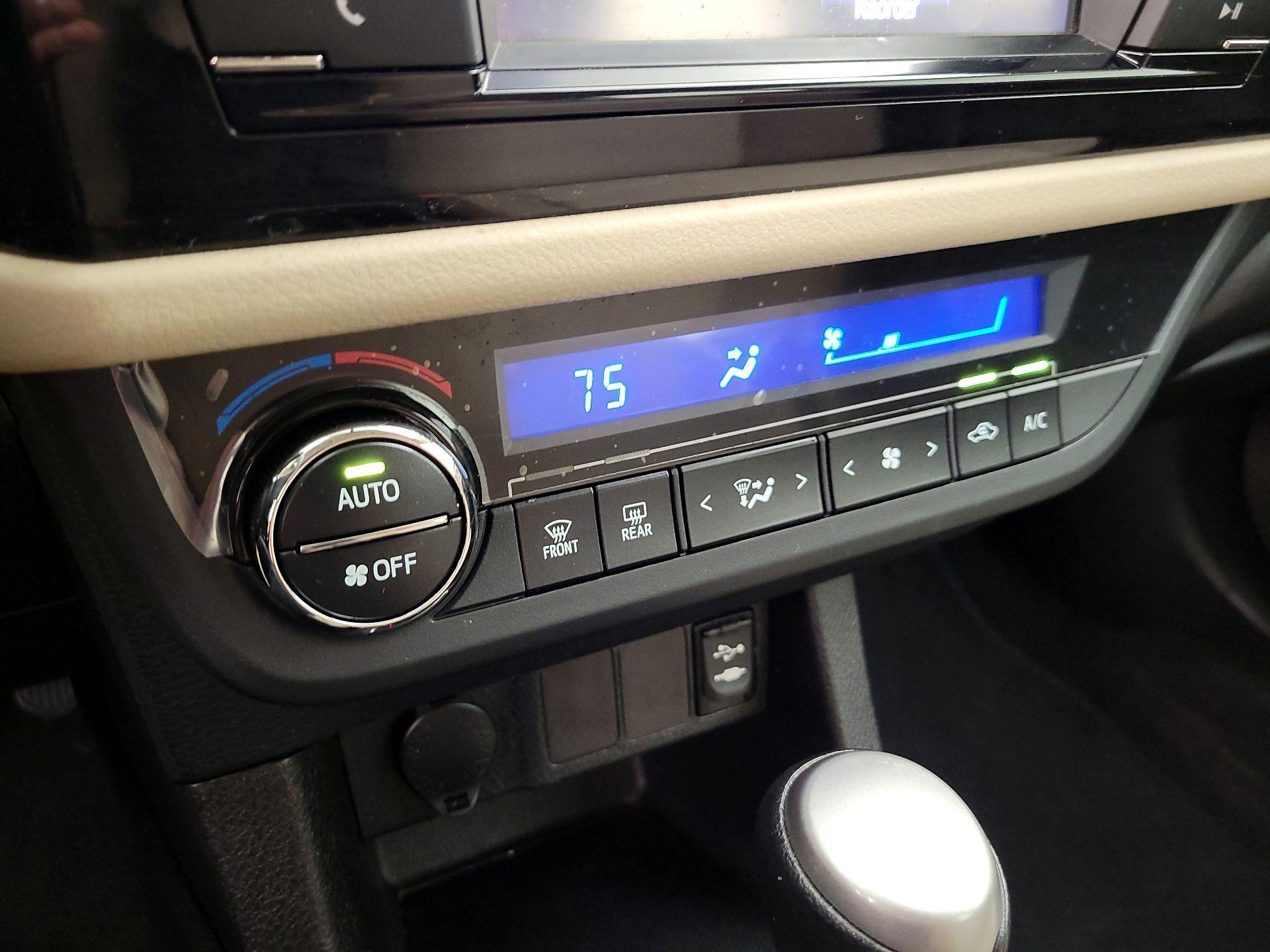 Thumbnail: 2014 Toyota Corolla - 16