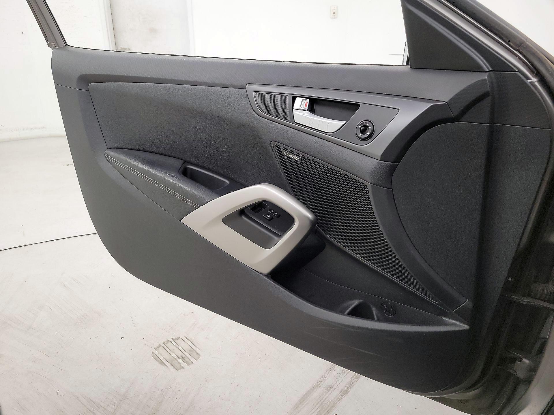 Thumbnail: 2015 Hyundai Veloster - 12