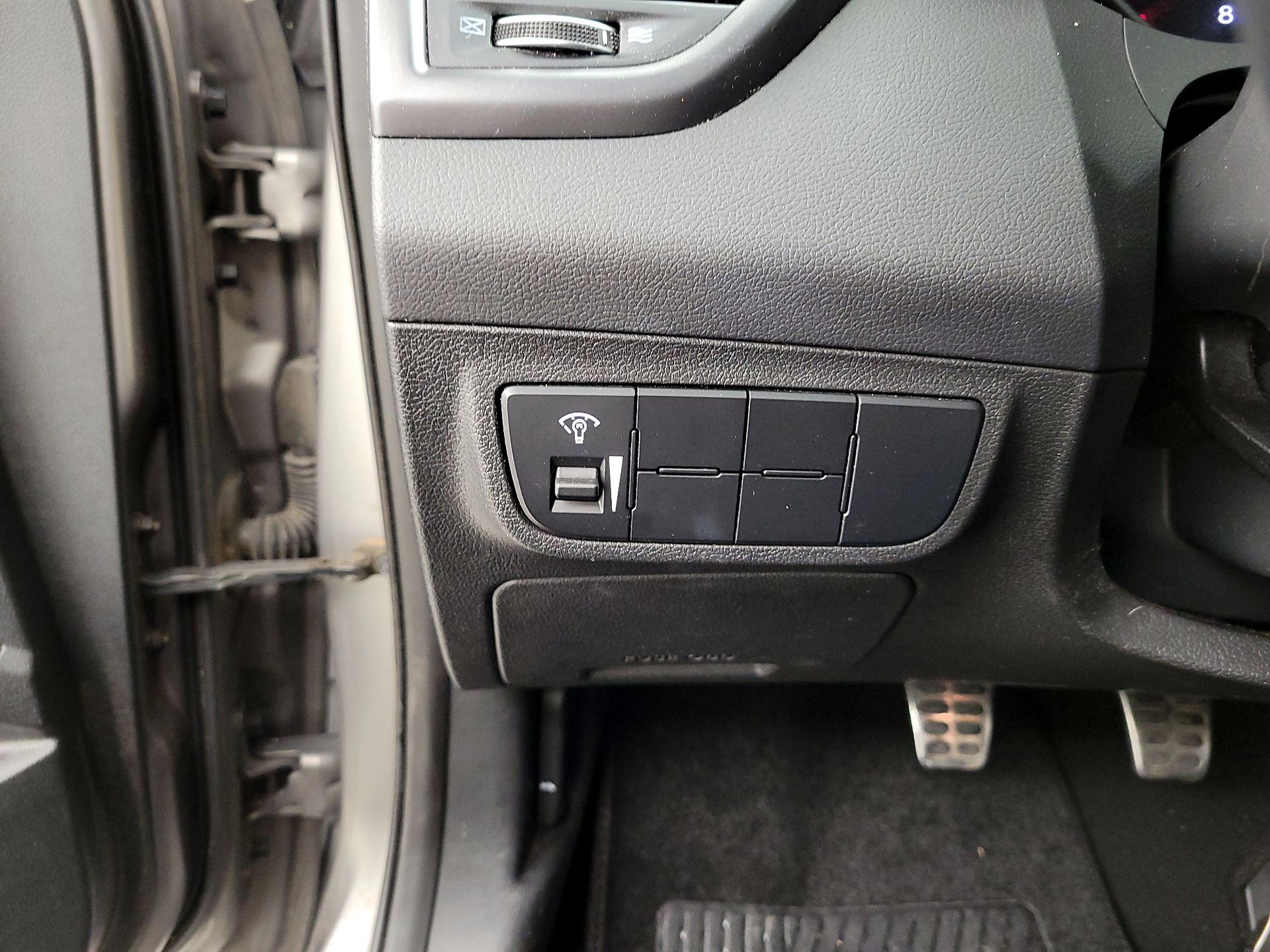 Thumbnail: 2015 Hyundai Veloster - 13