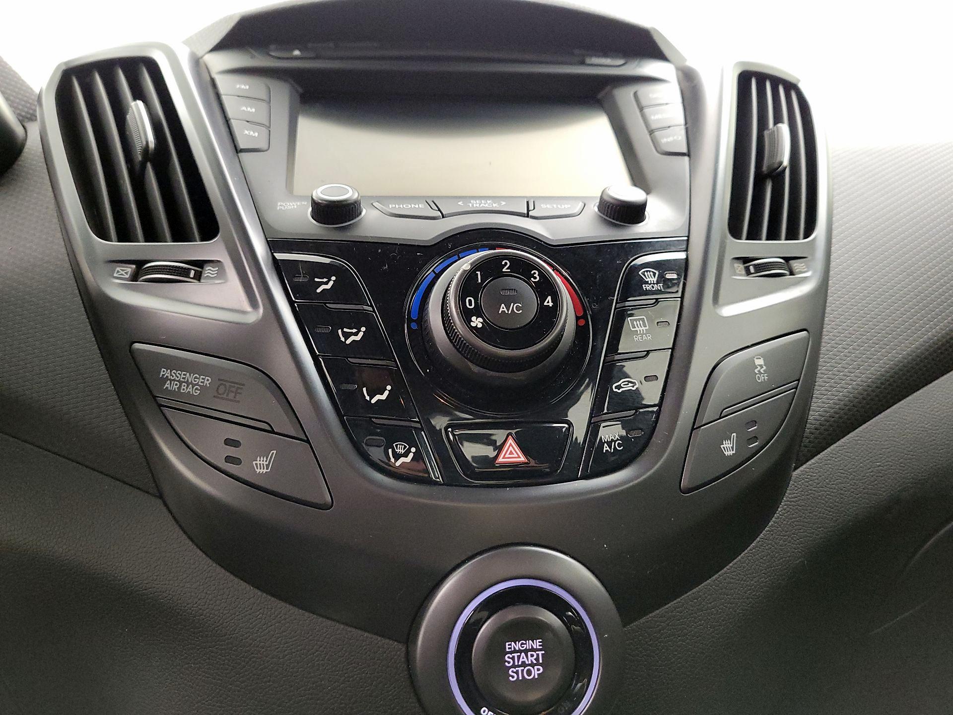 Thumbnail: 2015 Hyundai Veloster - 16