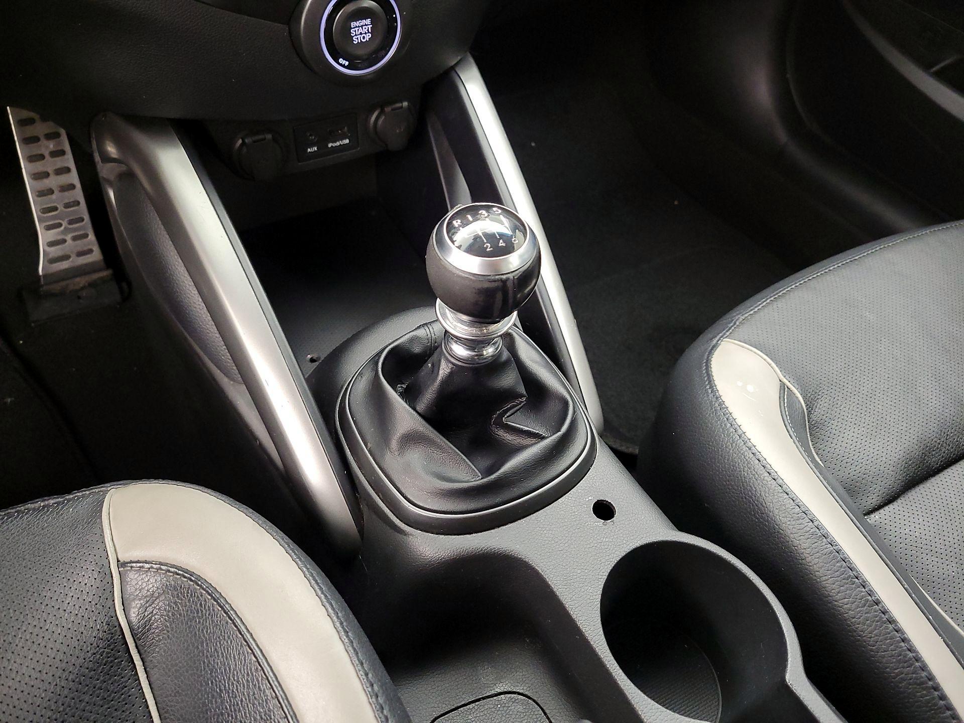 Thumbnail: 2015 Hyundai Veloster - 17