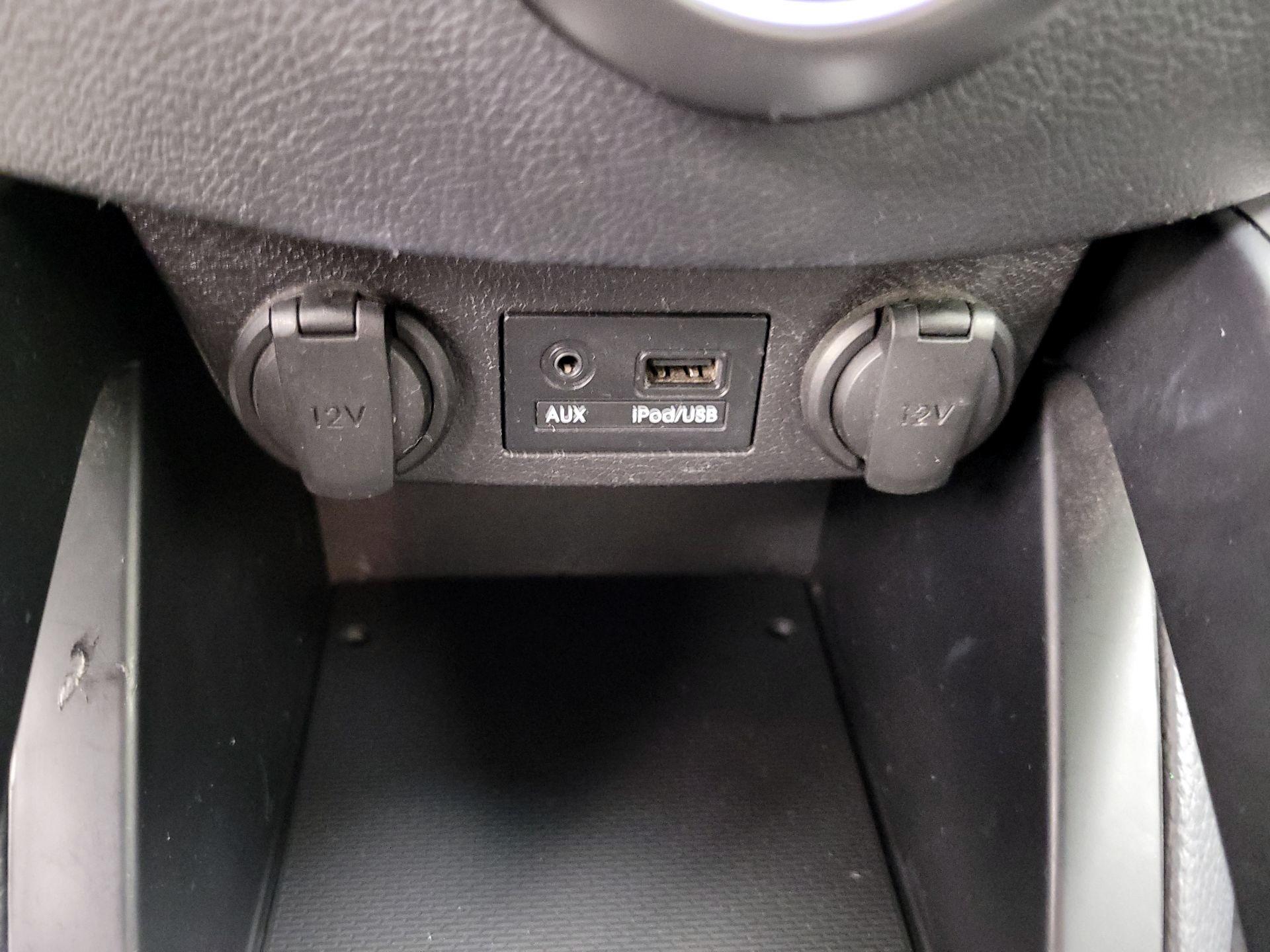 Thumbnail: 2015 Hyundai Veloster - 18