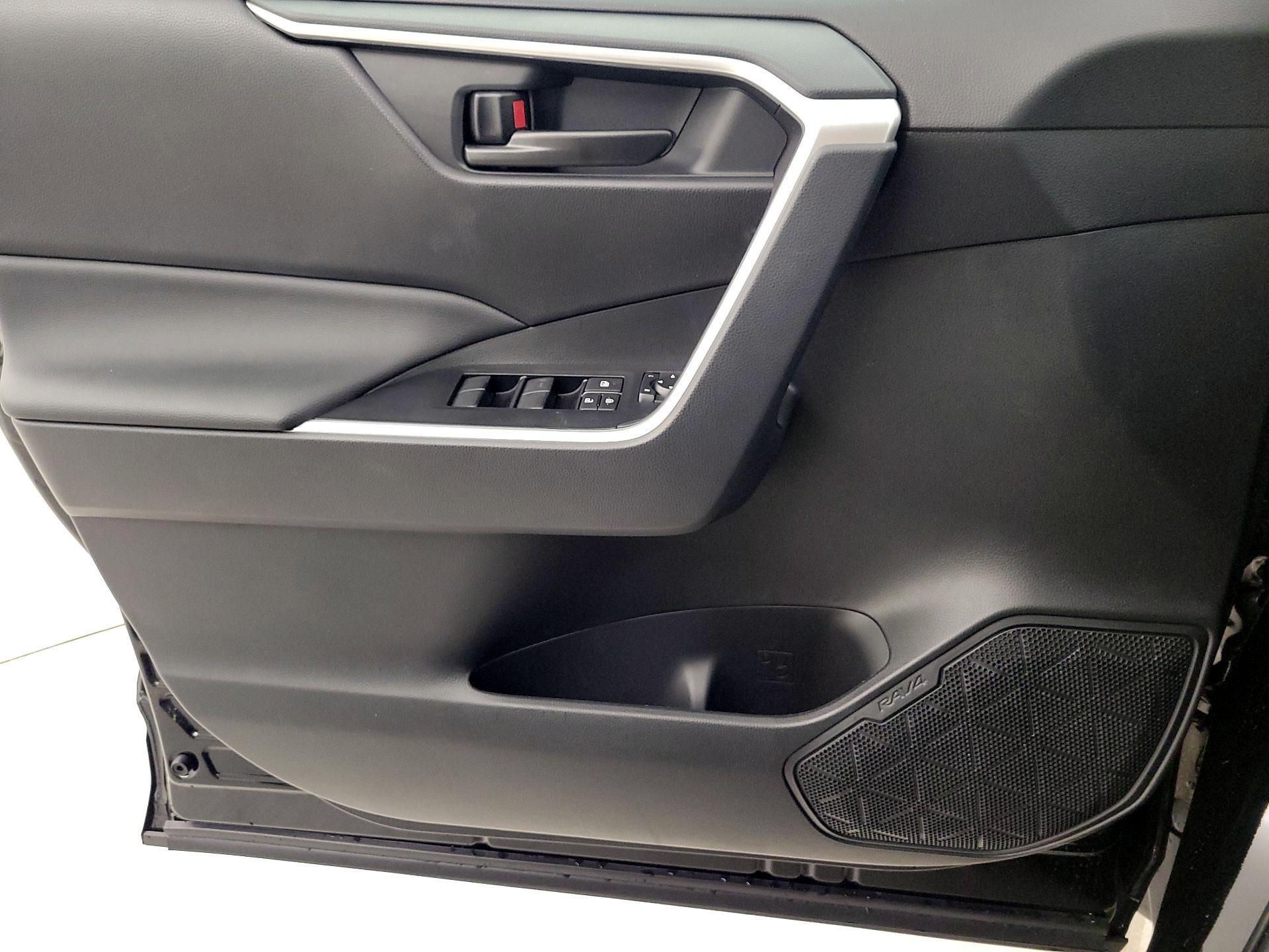 Thumbnail: 2025 Toyota RAV4 - 12