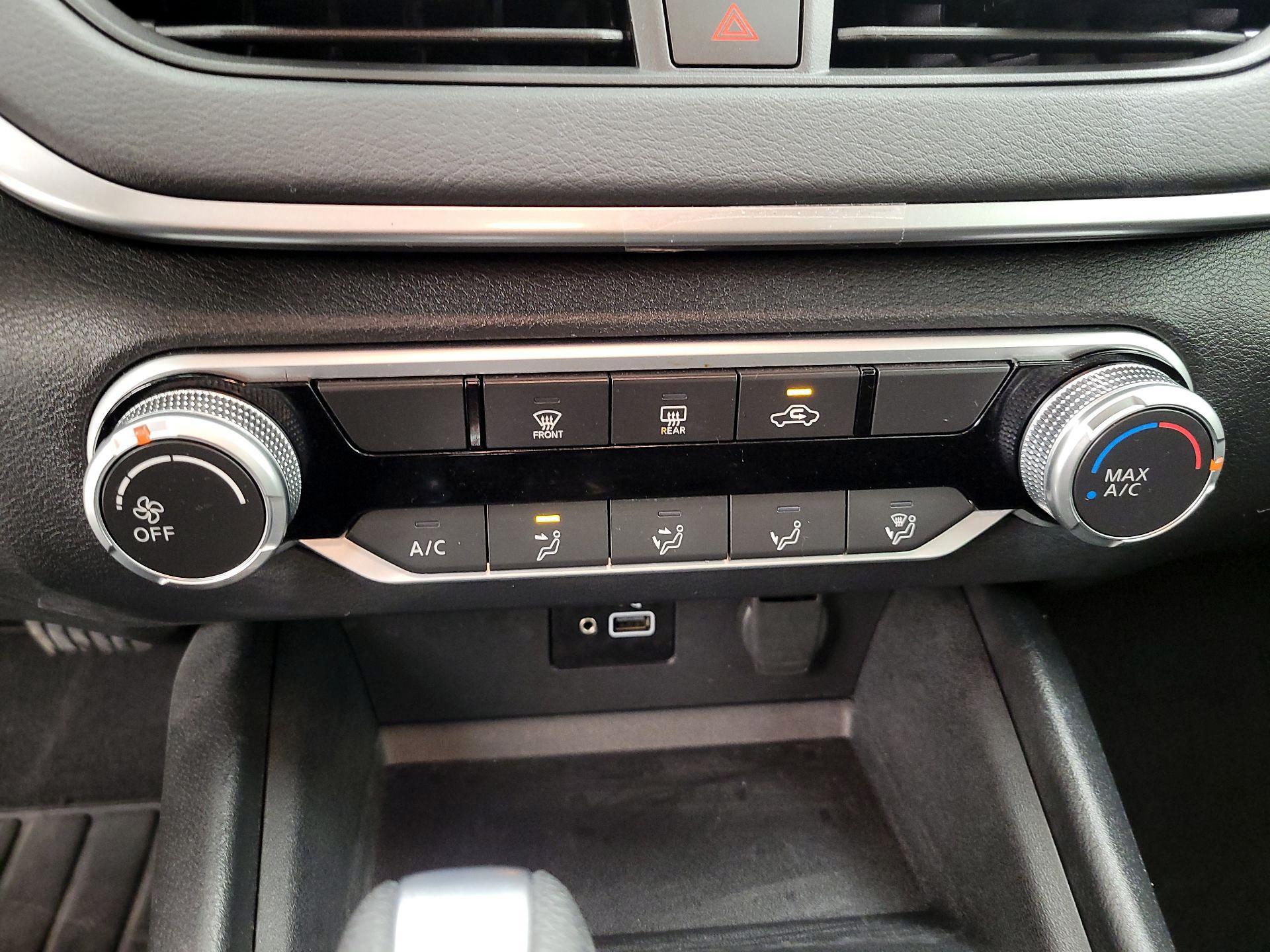 Thumbnail: 2021 Nissan Altima - 16