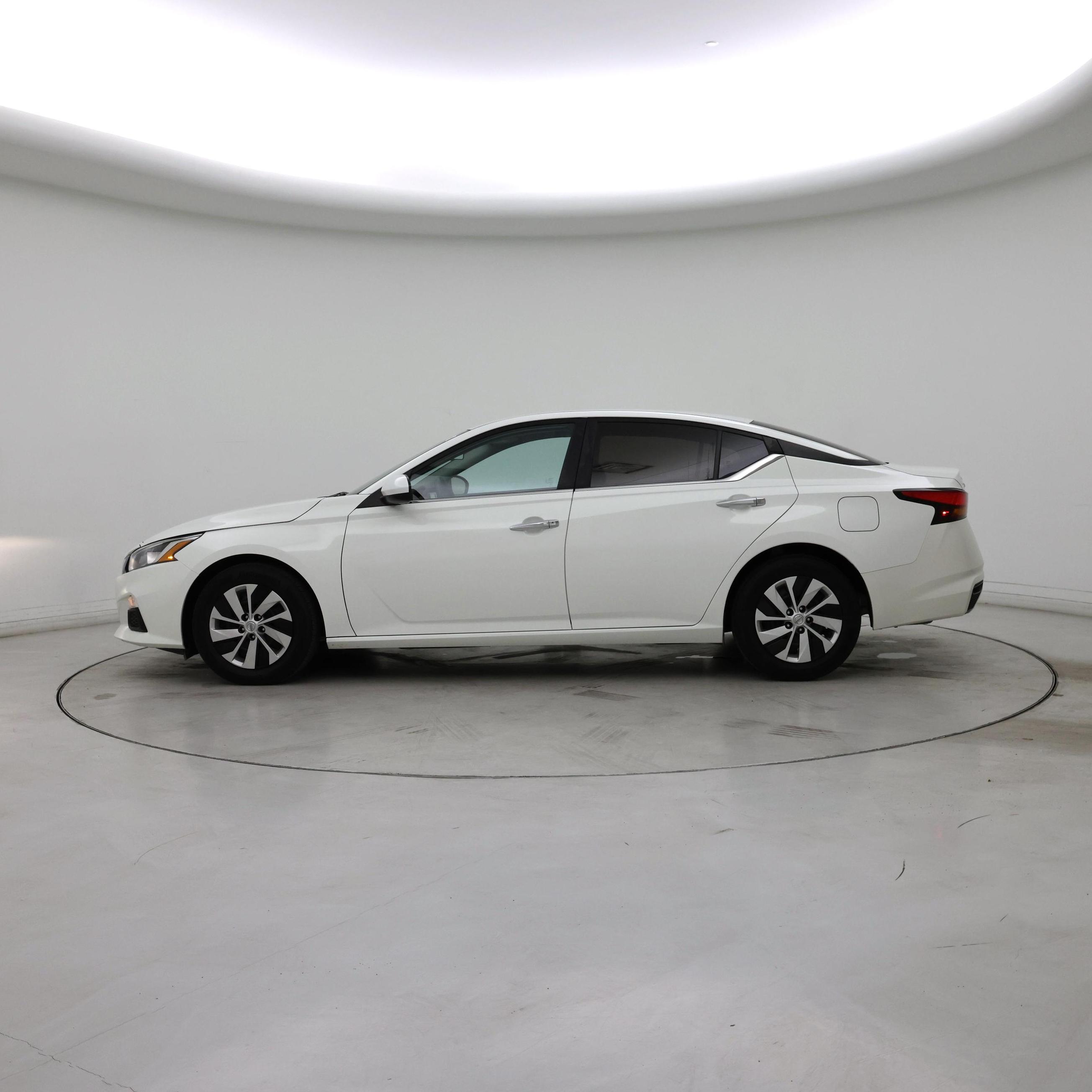 Thumbnail: 2021 Nissan Altima - 3