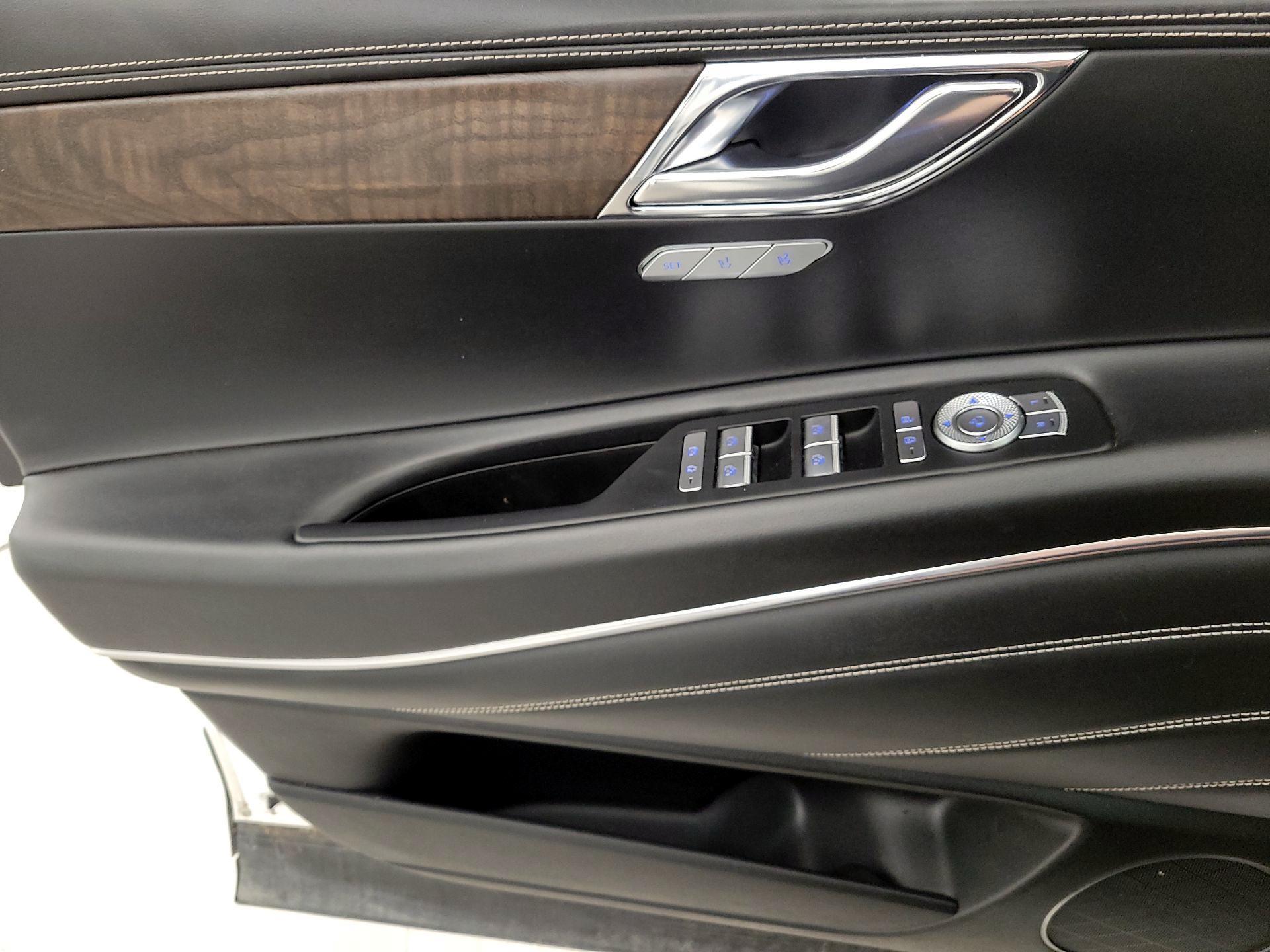 Thumbnail: 2024 Genesis GV80 - 12