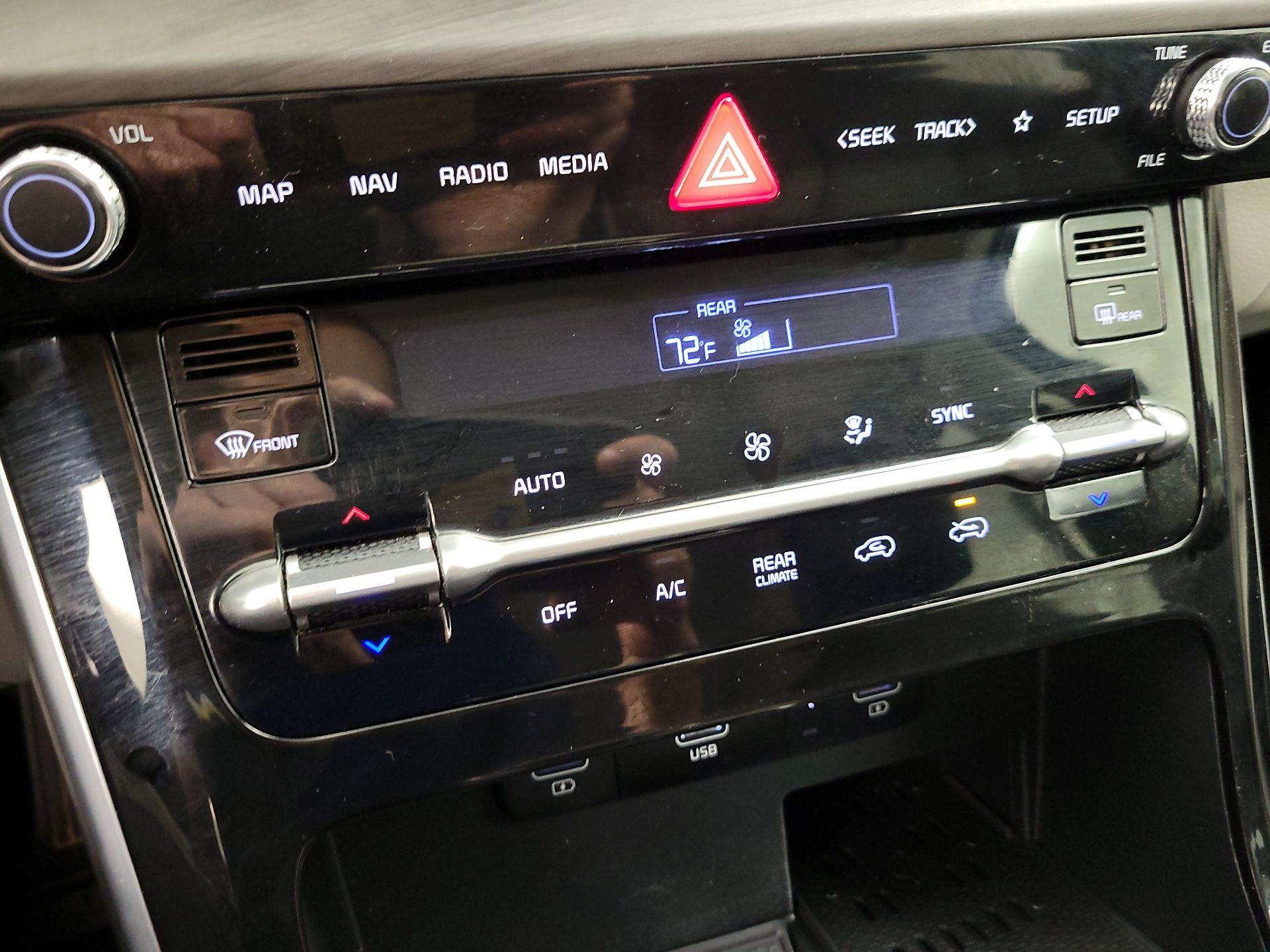 Thumbnail: 2023 Kia Carnival - 17