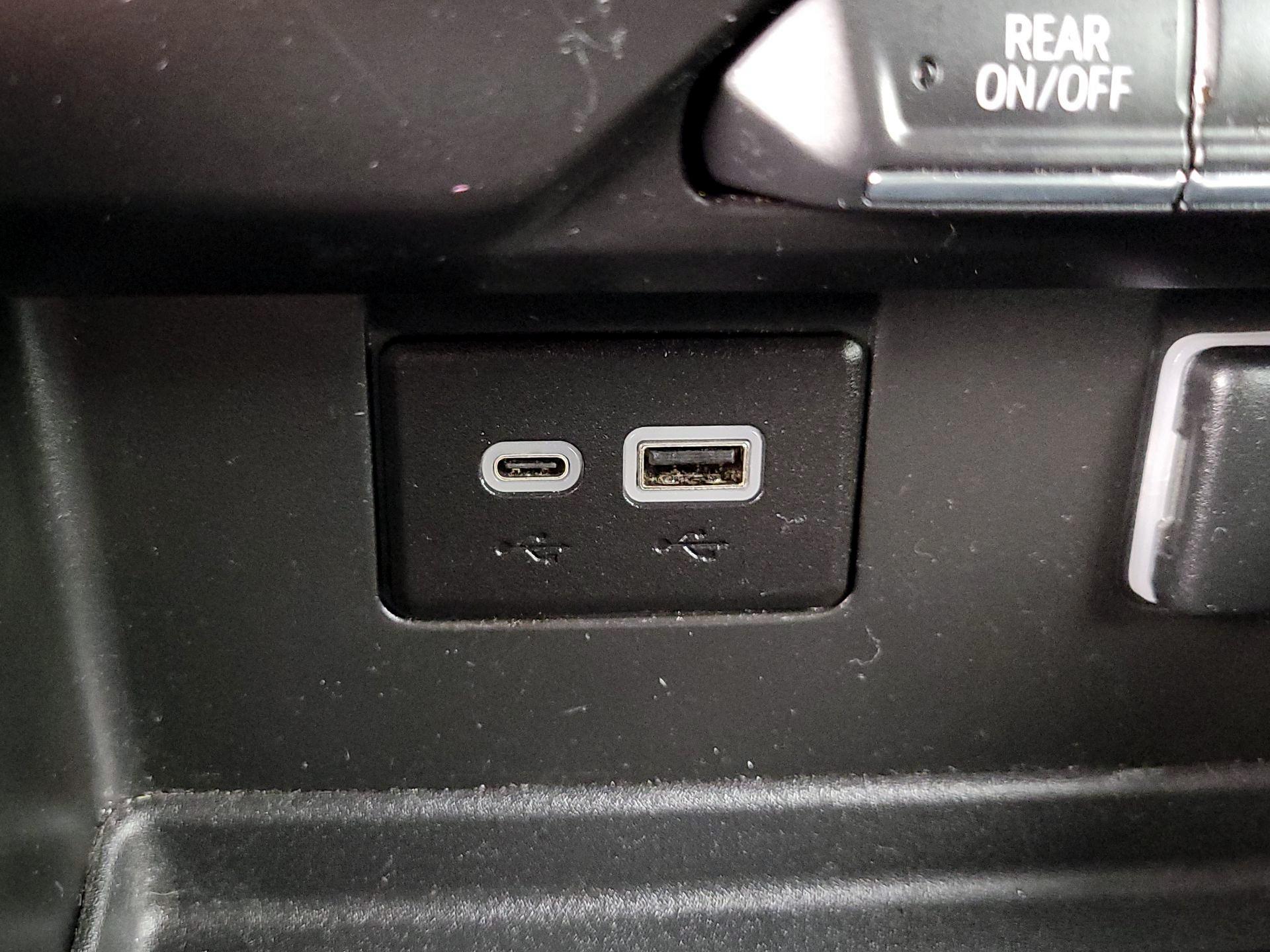 Thumbnail: 2023 GMC Yukon - 18