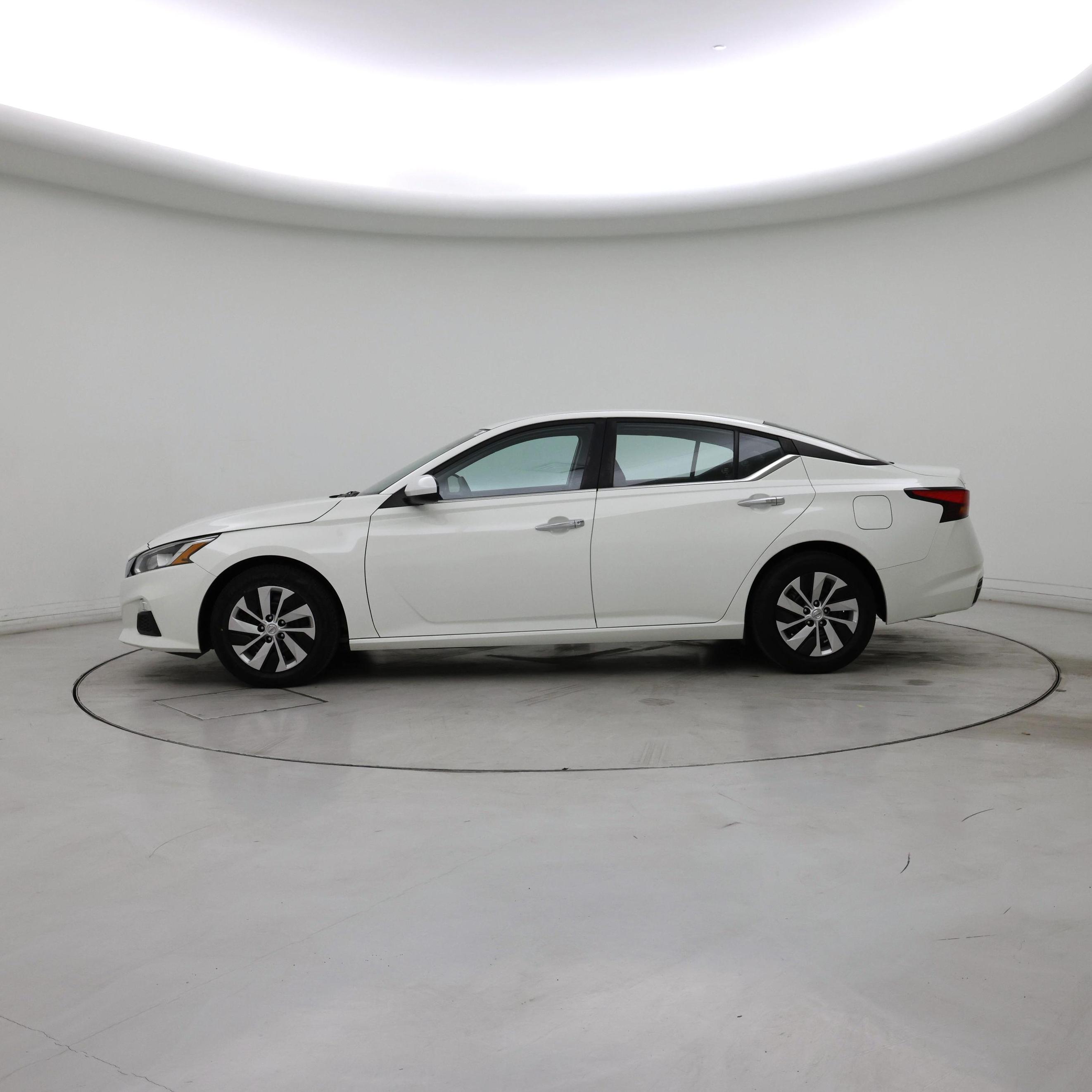 Thumbnail: 2021 Nissan Altima - 3