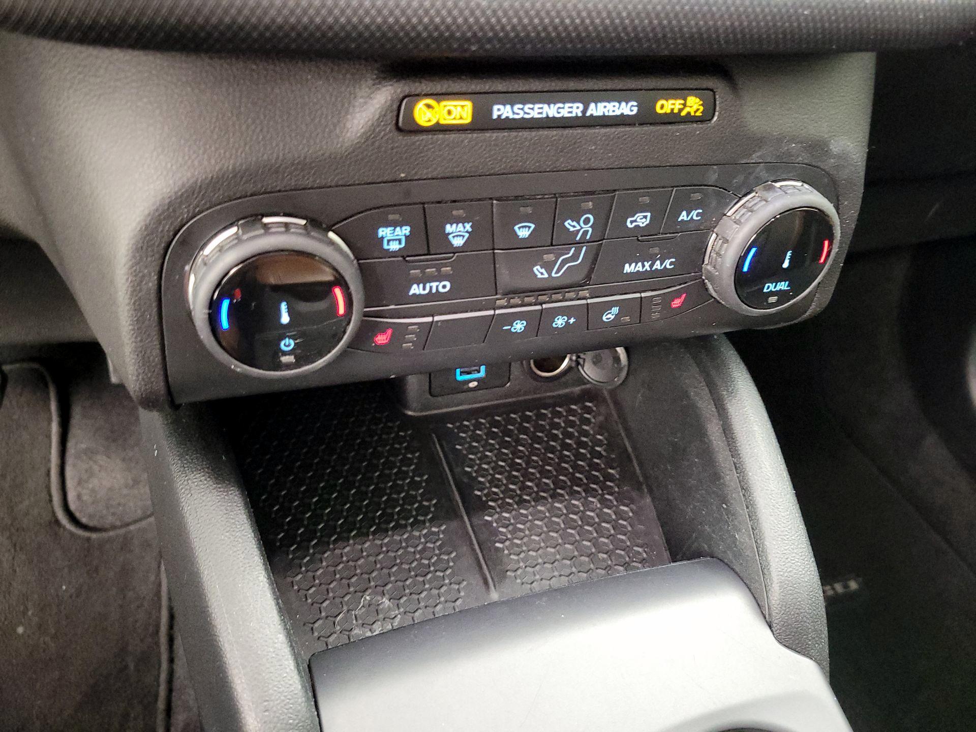 Thumbnail: 2022 Ford Bronco Sport - 14