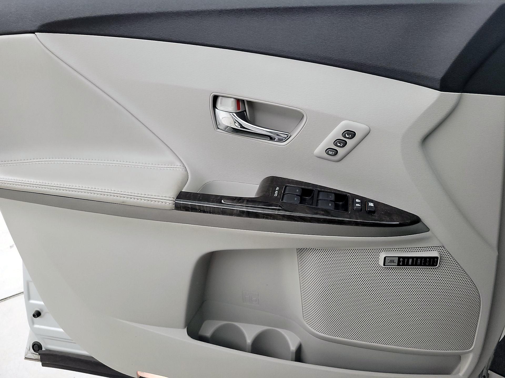 Thumbnail: 2014 Toyota Venza - 12