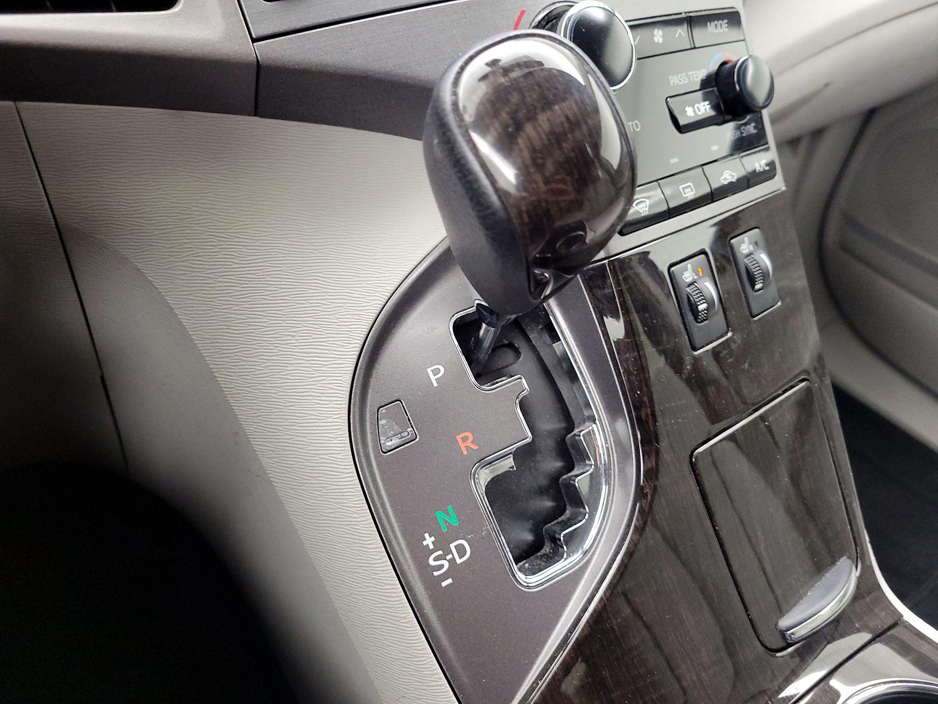 Thumbnail: 2014 Toyota Venza - 15