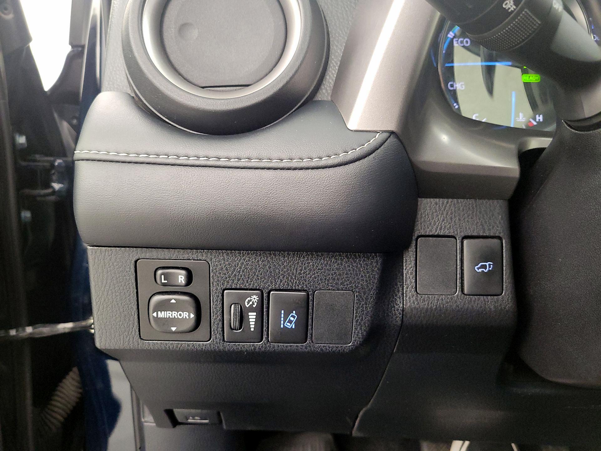 Thumbnail: 2018 Toyota RAV4 - 13