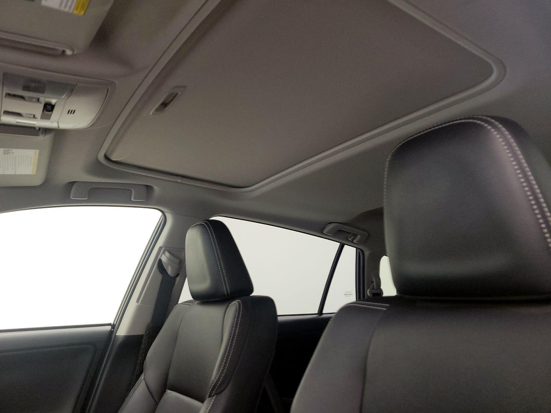 Thumbnail: 2018 Toyota RAV4 - 18