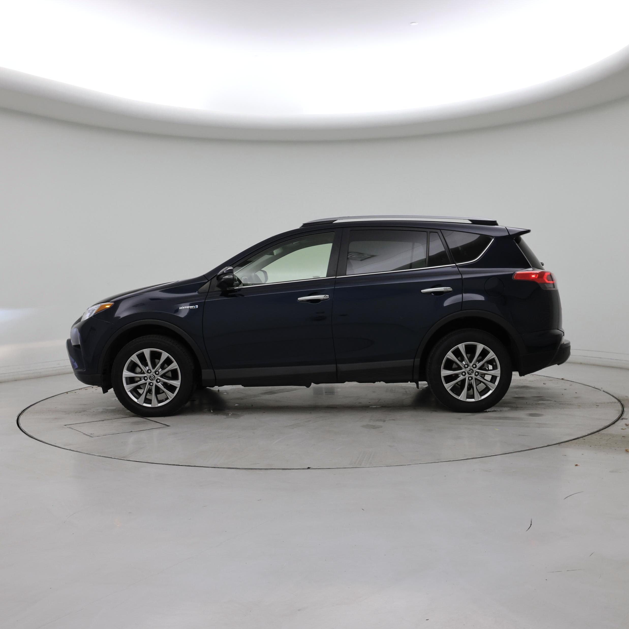 Thumbnail: 2018 Toyota RAV4 - 3