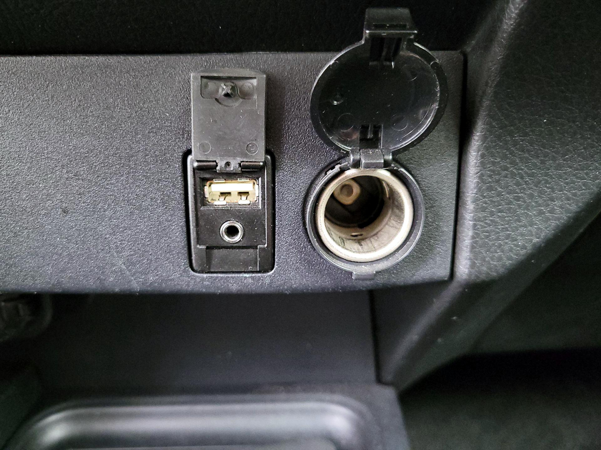 Thumbnail: 2016 Toyota RAV4 - 18