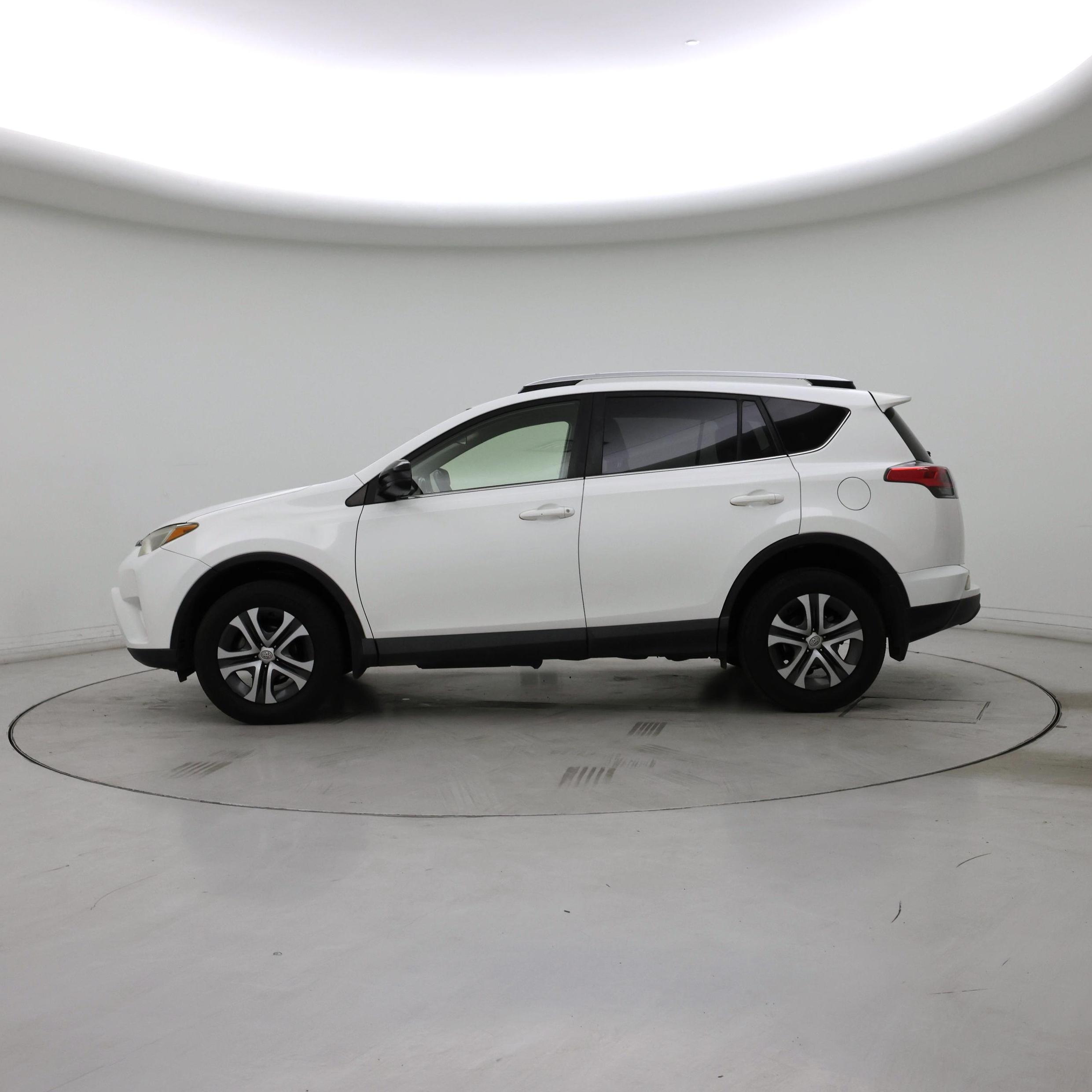 Thumbnail: 2016 Toyota RAV4 - 3