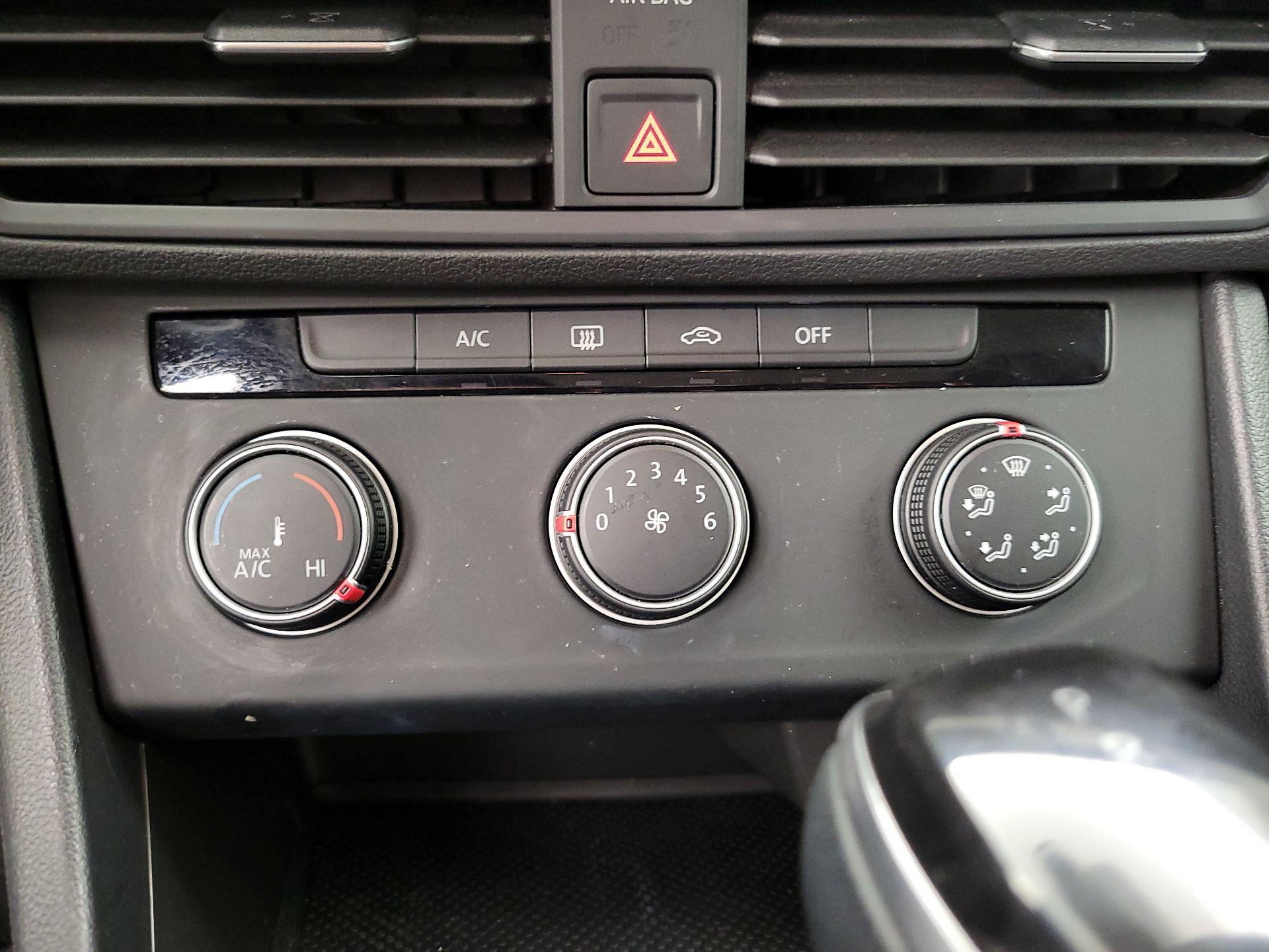 Thumbnail: 2023 Volkswagen Jetta - 16