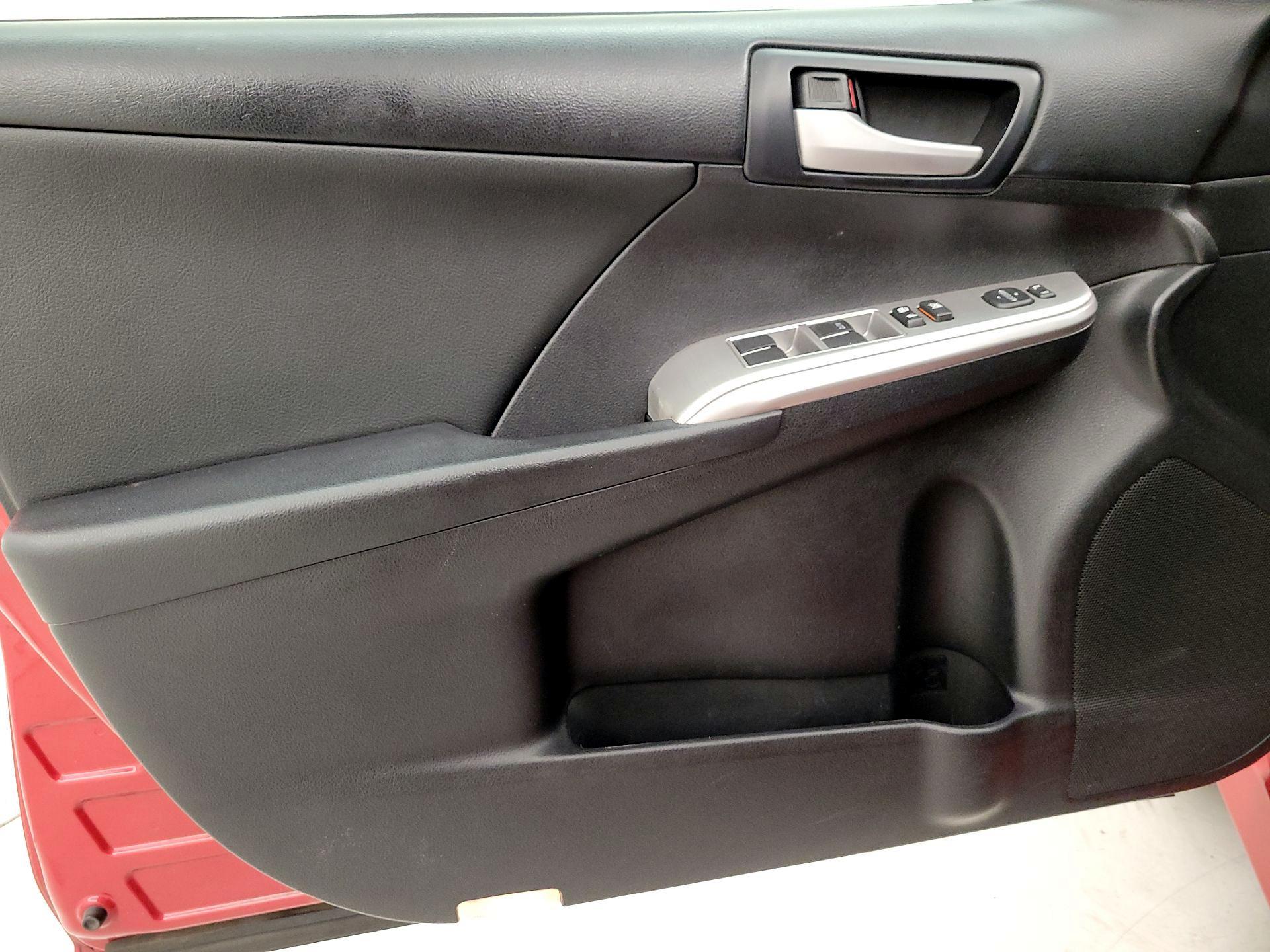 Thumbnail: 2014 Toyota Camry - 12