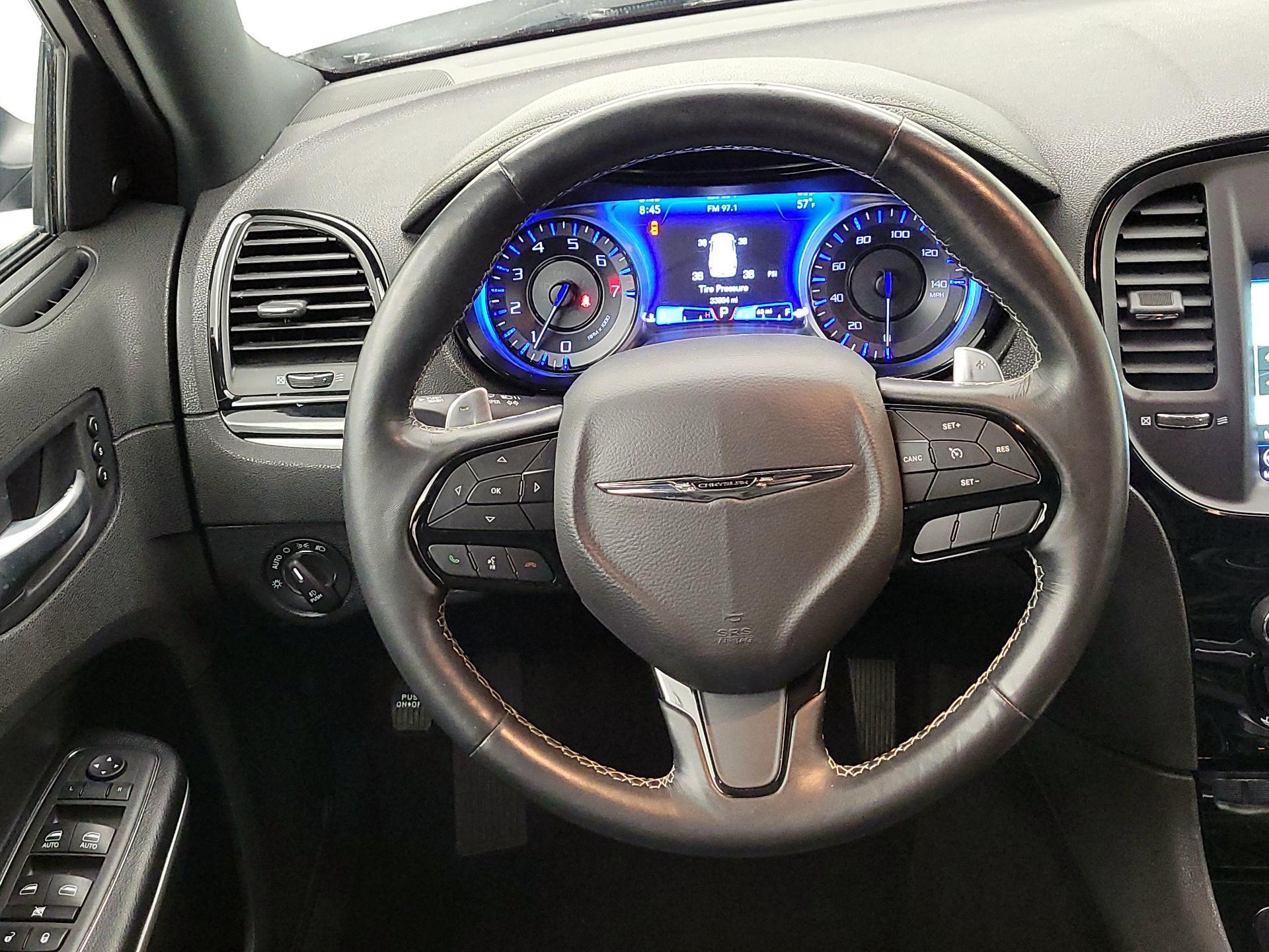 Thumbnail: 2022 Chrysler 300 - 10