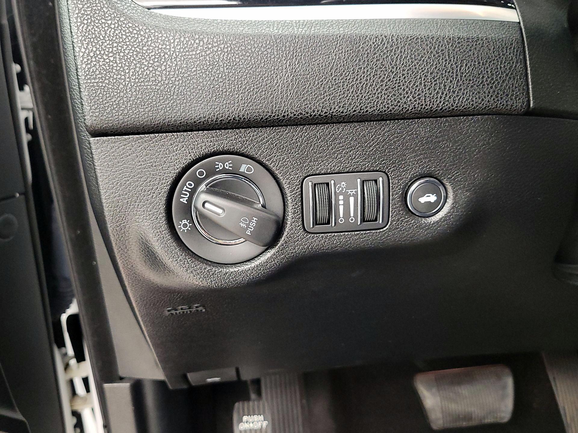 Thumbnail: 2022 Chrysler 300 - 13