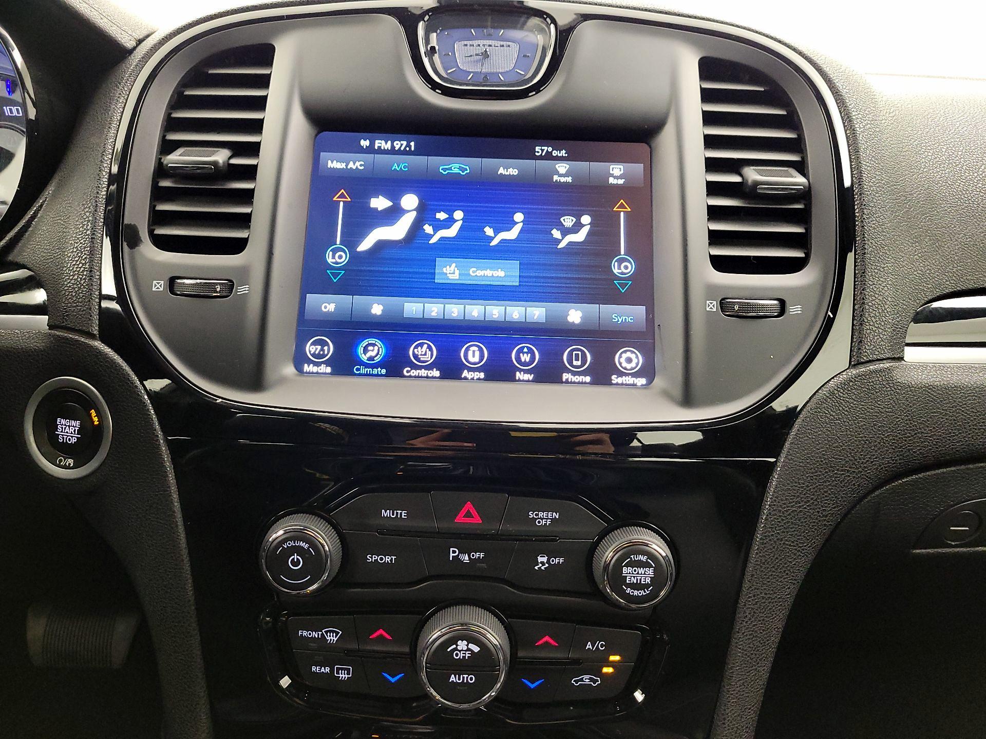 Thumbnail: 2022 Chrysler 300 - 17