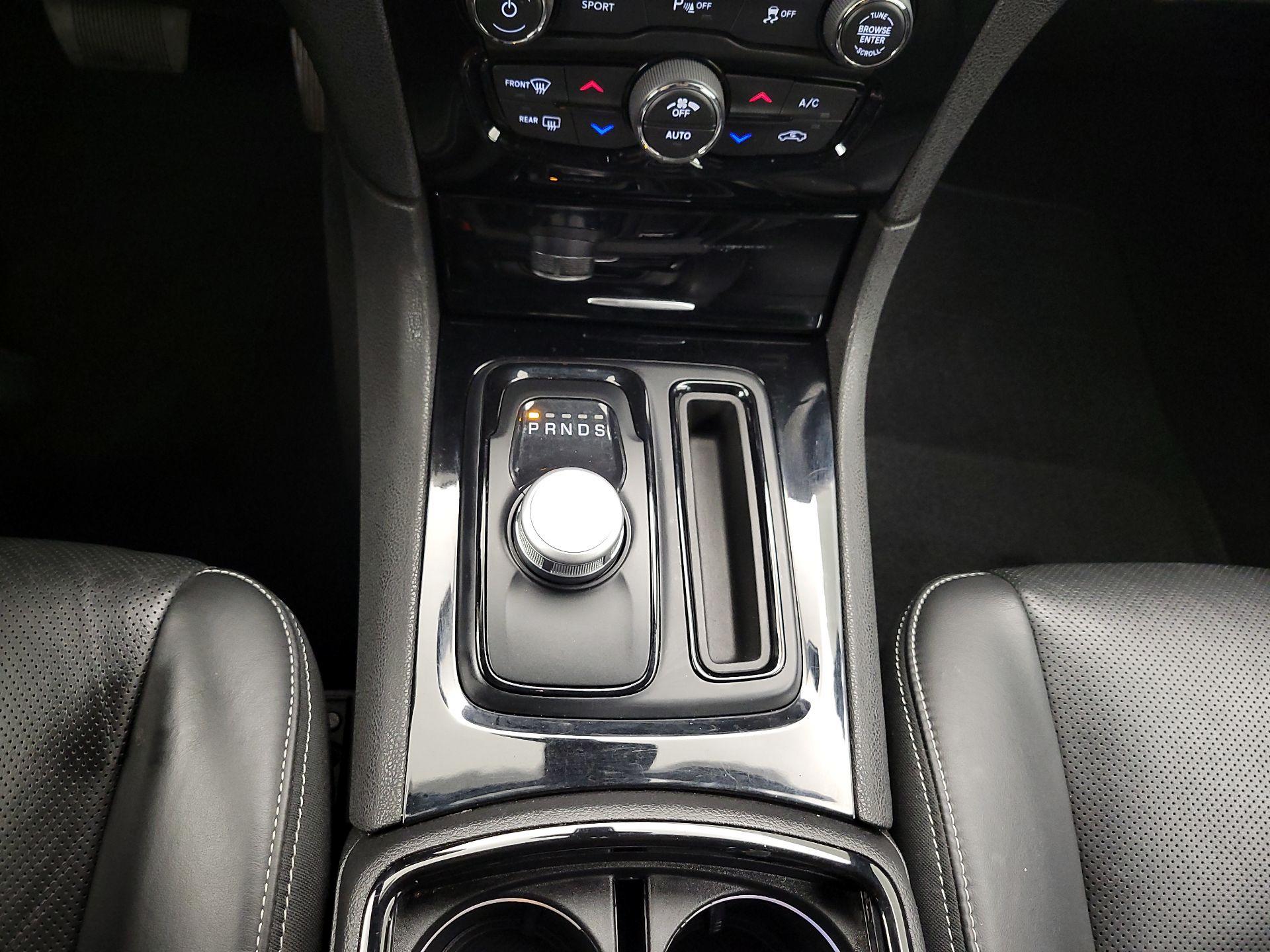 Thumbnail: 2022 Chrysler 300 - 18