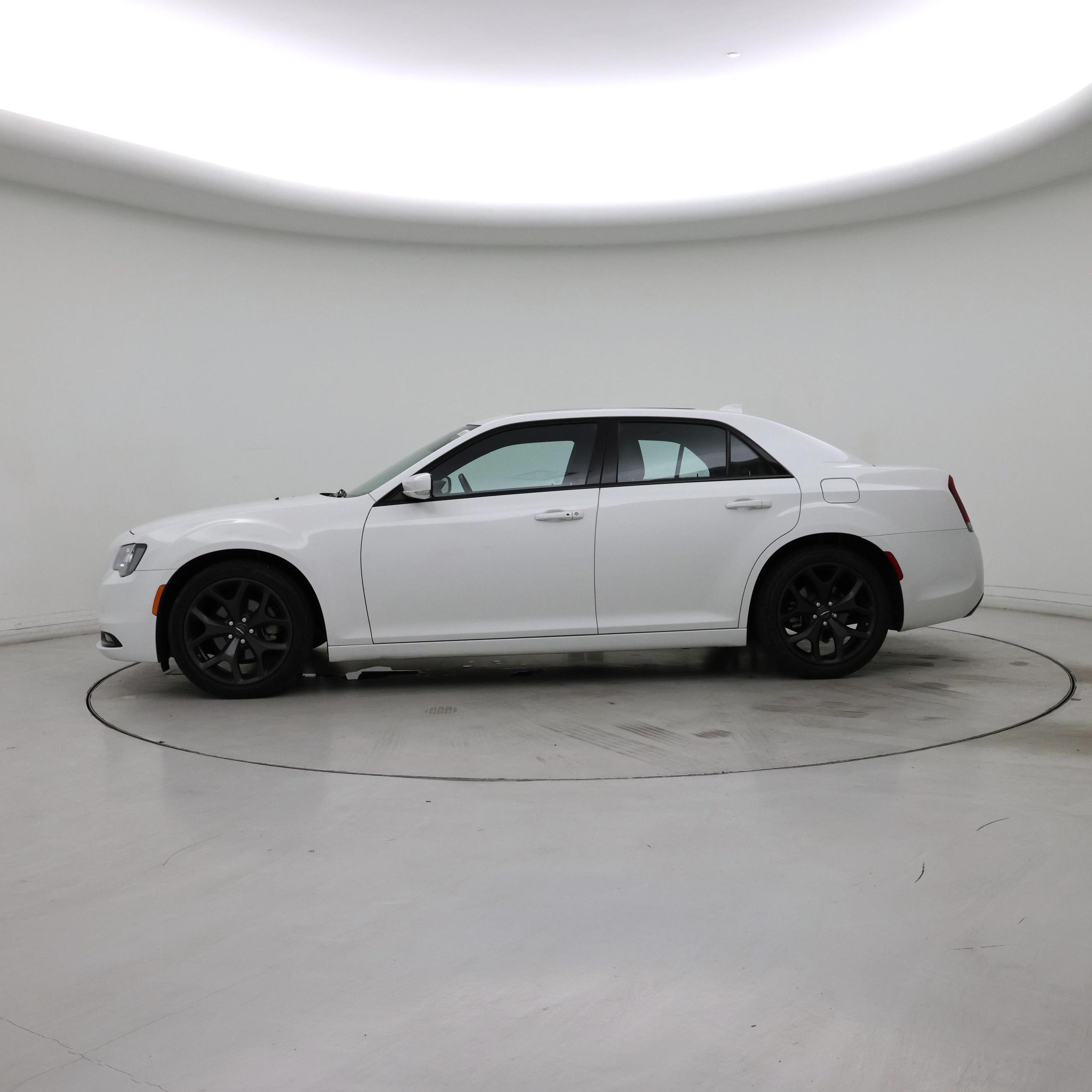 Thumbnail: 2022 Chrysler 300 - 3