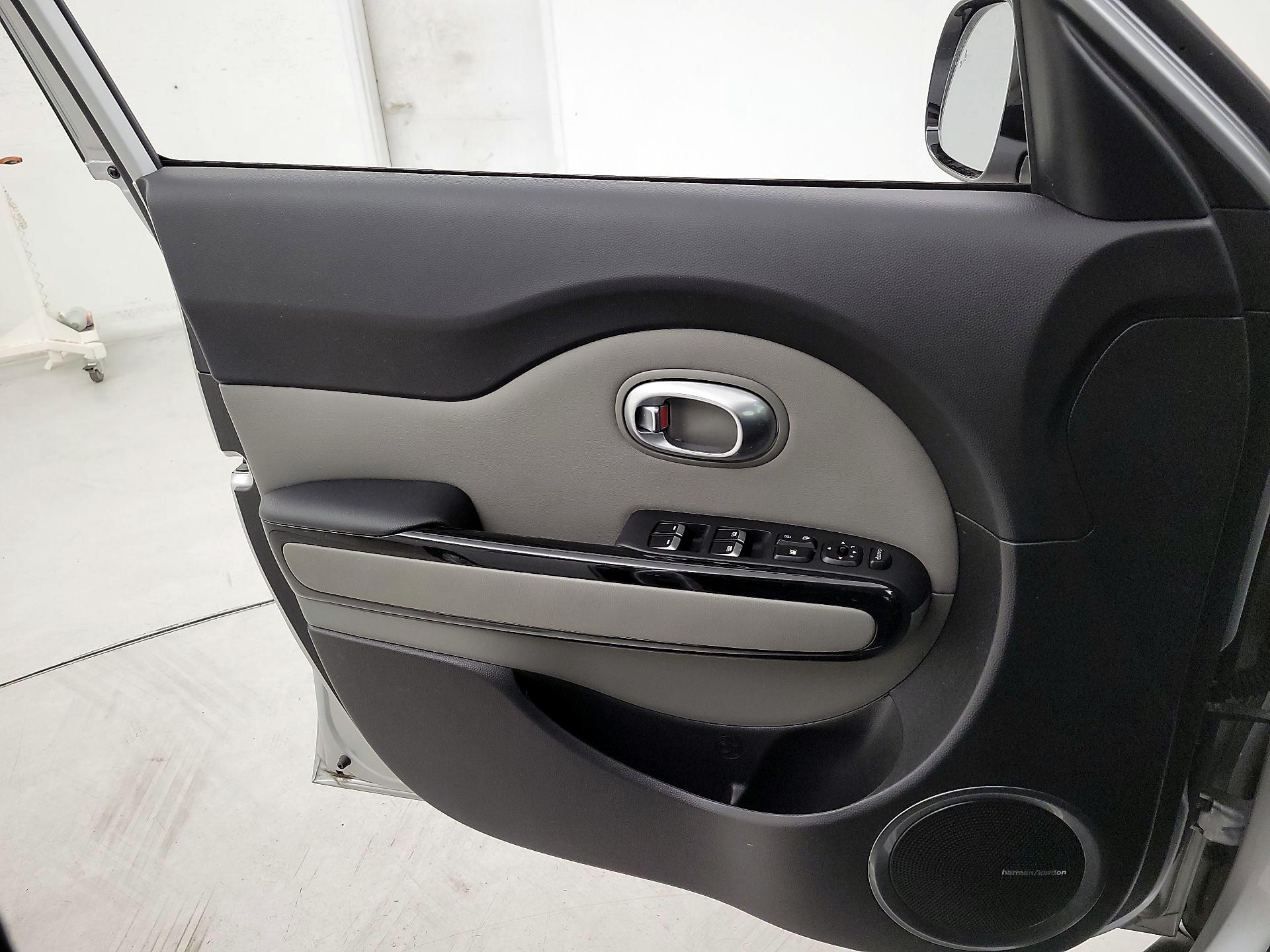 Thumbnail: 2017 Kia Soul - 12