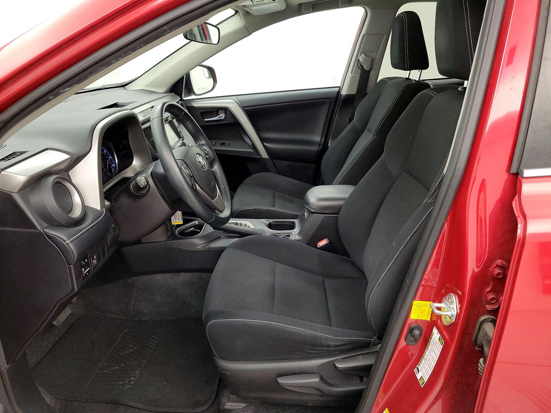 Thumbnail: 2016 Toyota RAV4 - 11