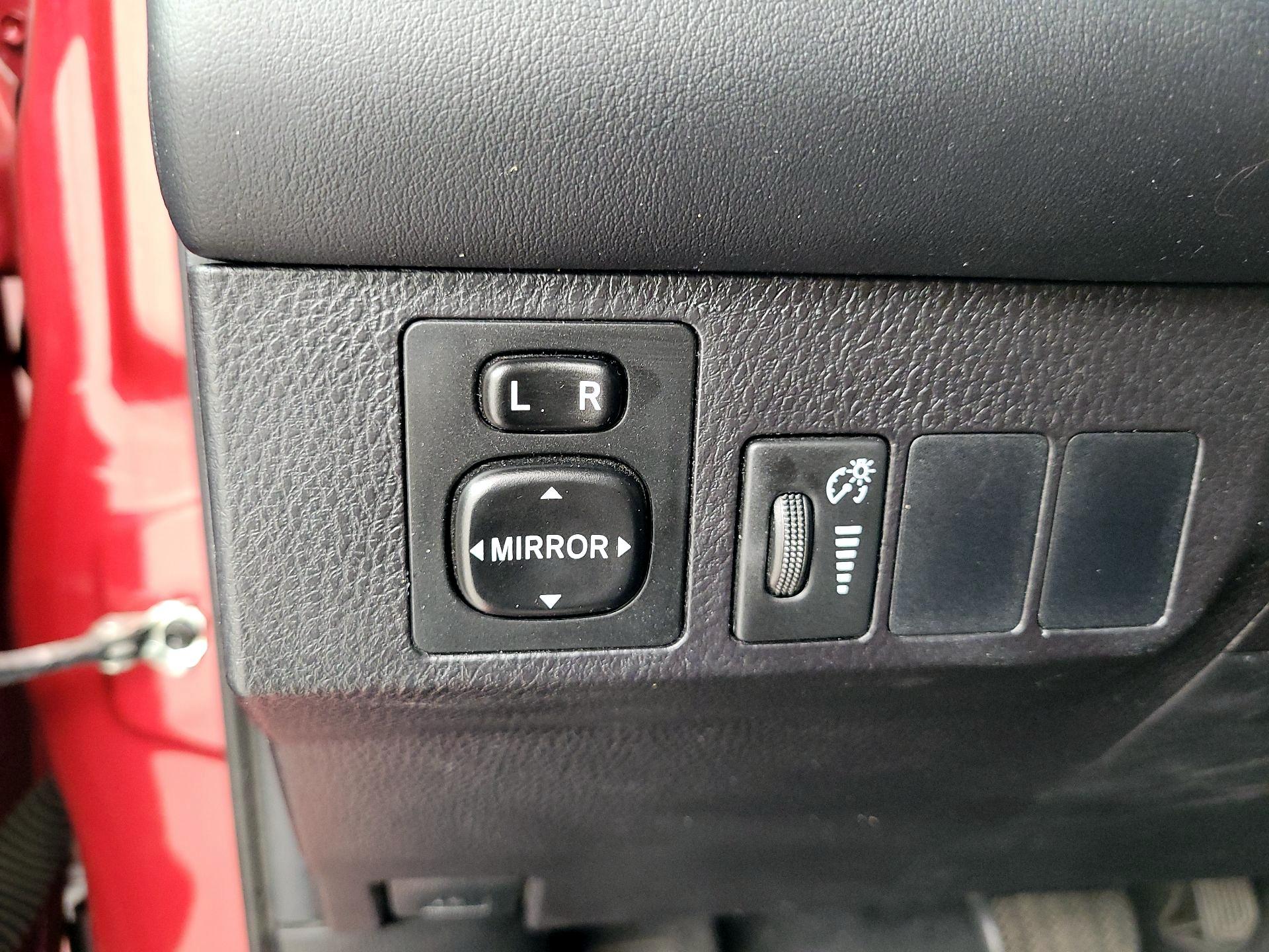 Thumbnail: 2016 Toyota RAV4 - 13