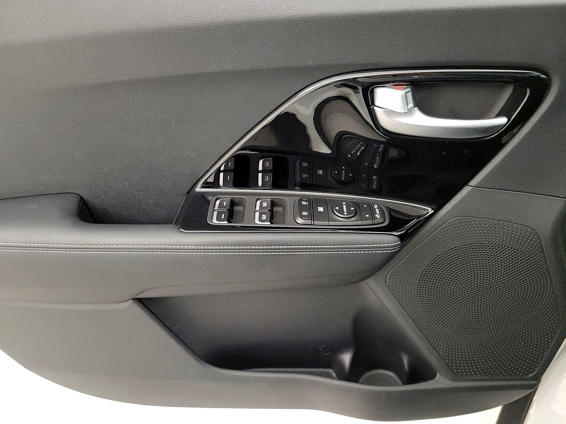 Thumbnail: 2022 Kia Niro - 12