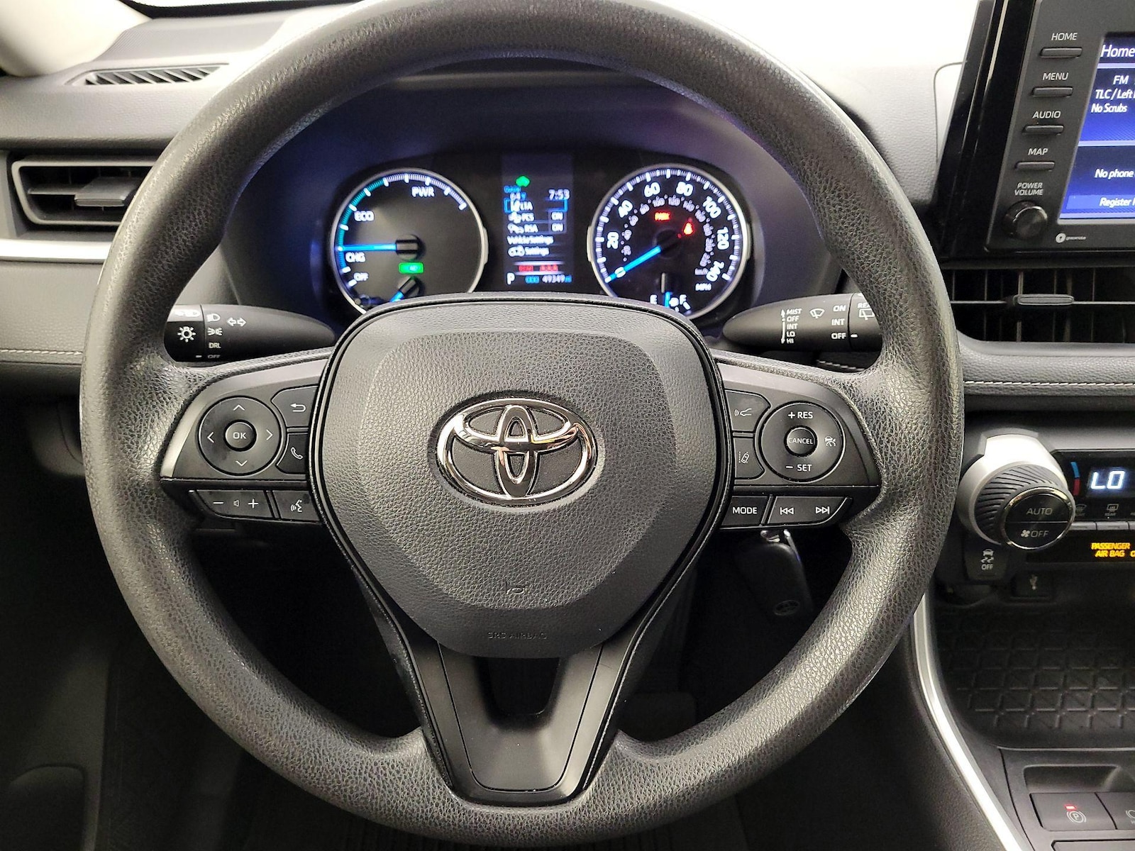 2021 Toyota RAV4 LE - Photo 11