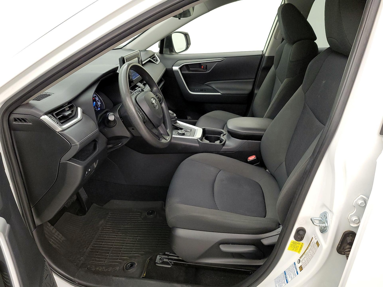 2021 Toyota RAV4 LE - Photo 12