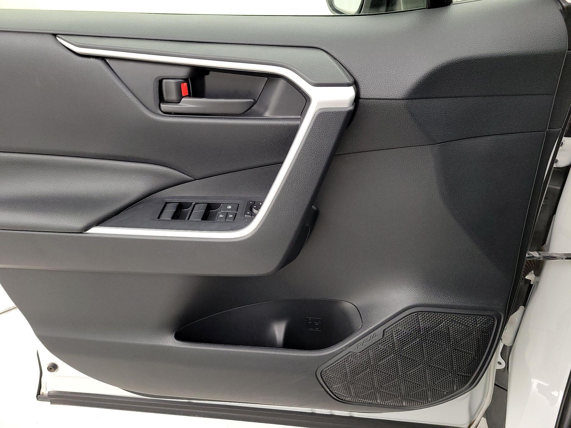 Thumbnail: 2021 Toyota RAV4 - 12