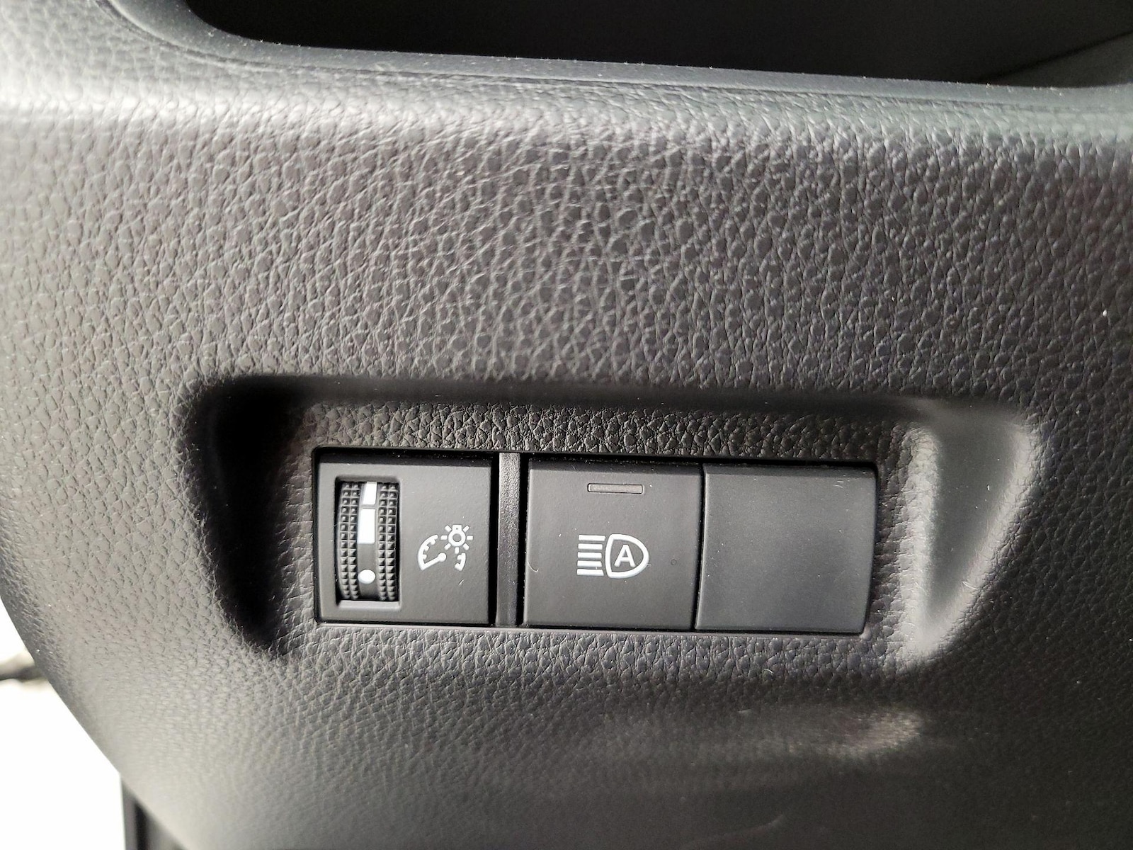 2021 Toyota RAV4 LE - Photo 14
