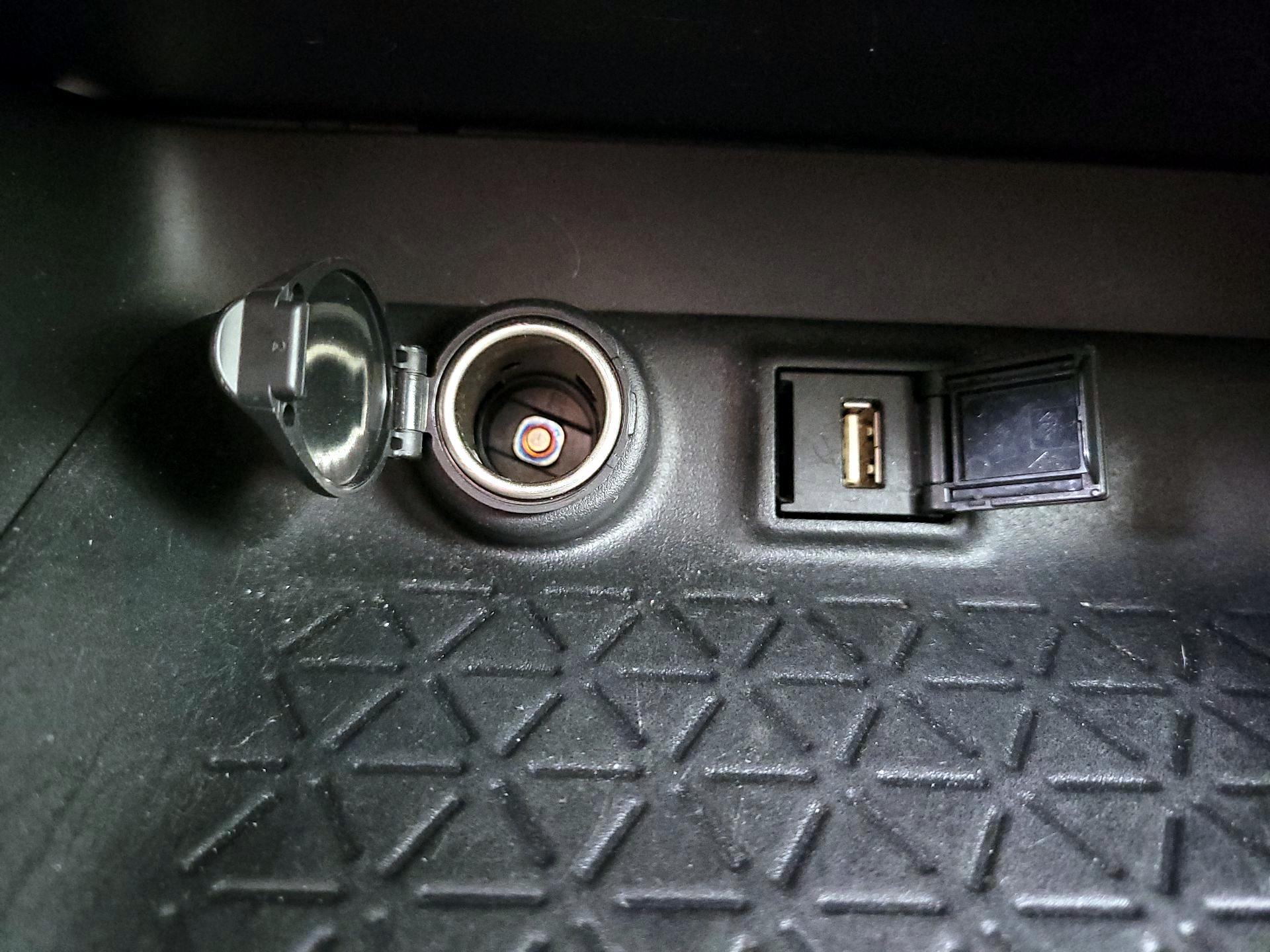 Thumbnail: 2021 Toyota RAV4 - 18