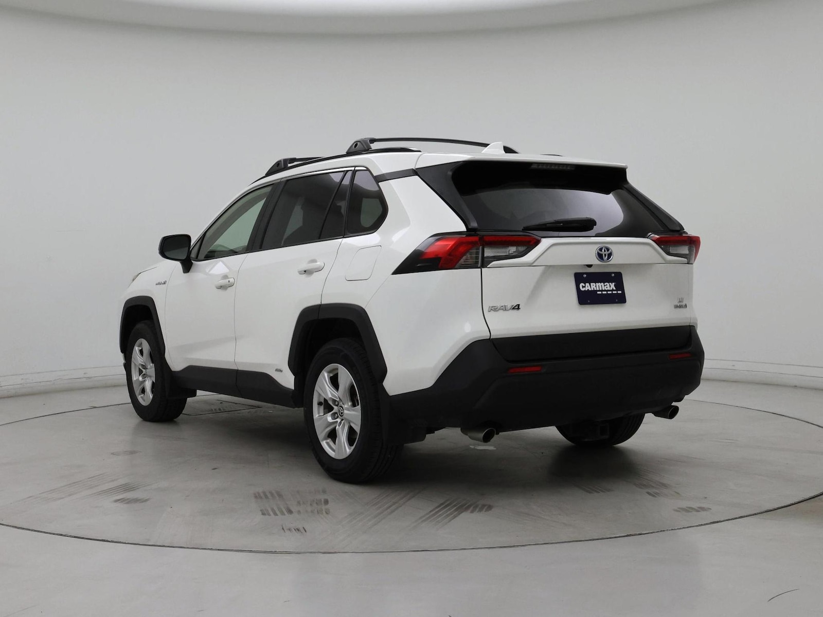 2021 Toyota RAV4 LE - Photo 3