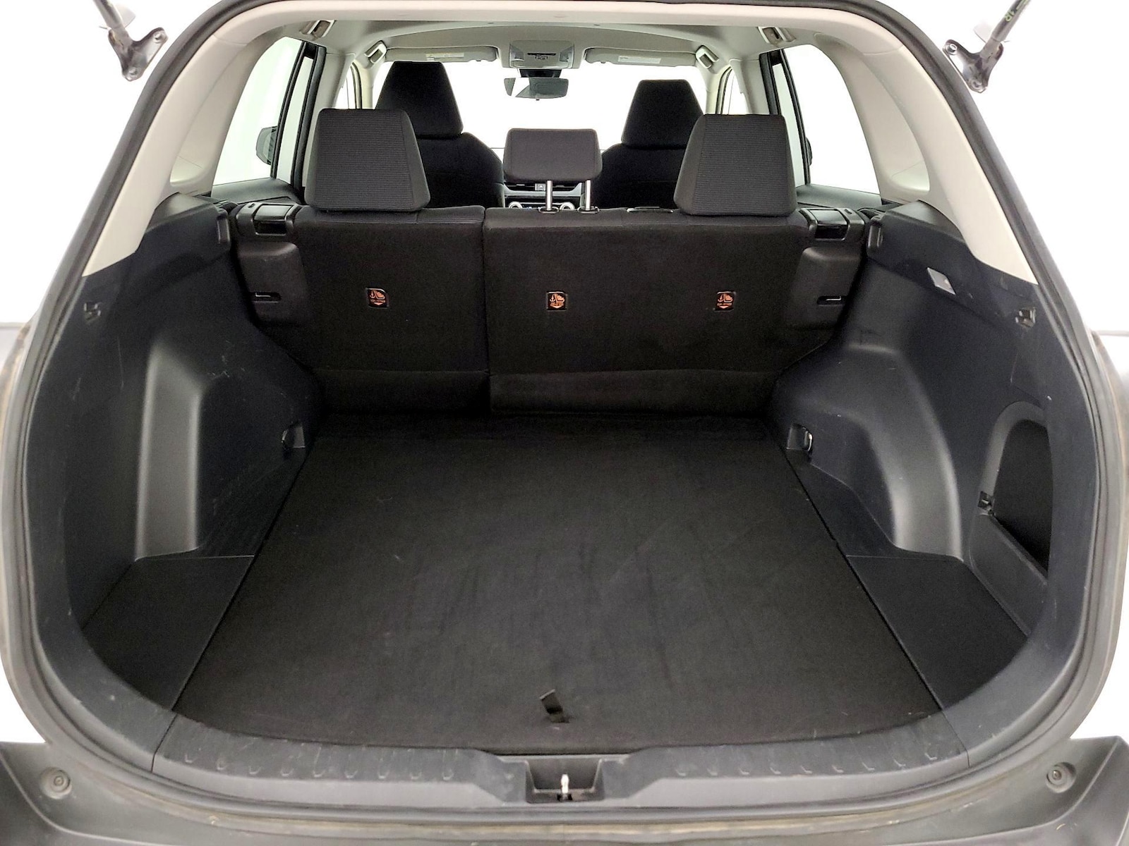 2021 Toyota RAV4 LE - Photo 21